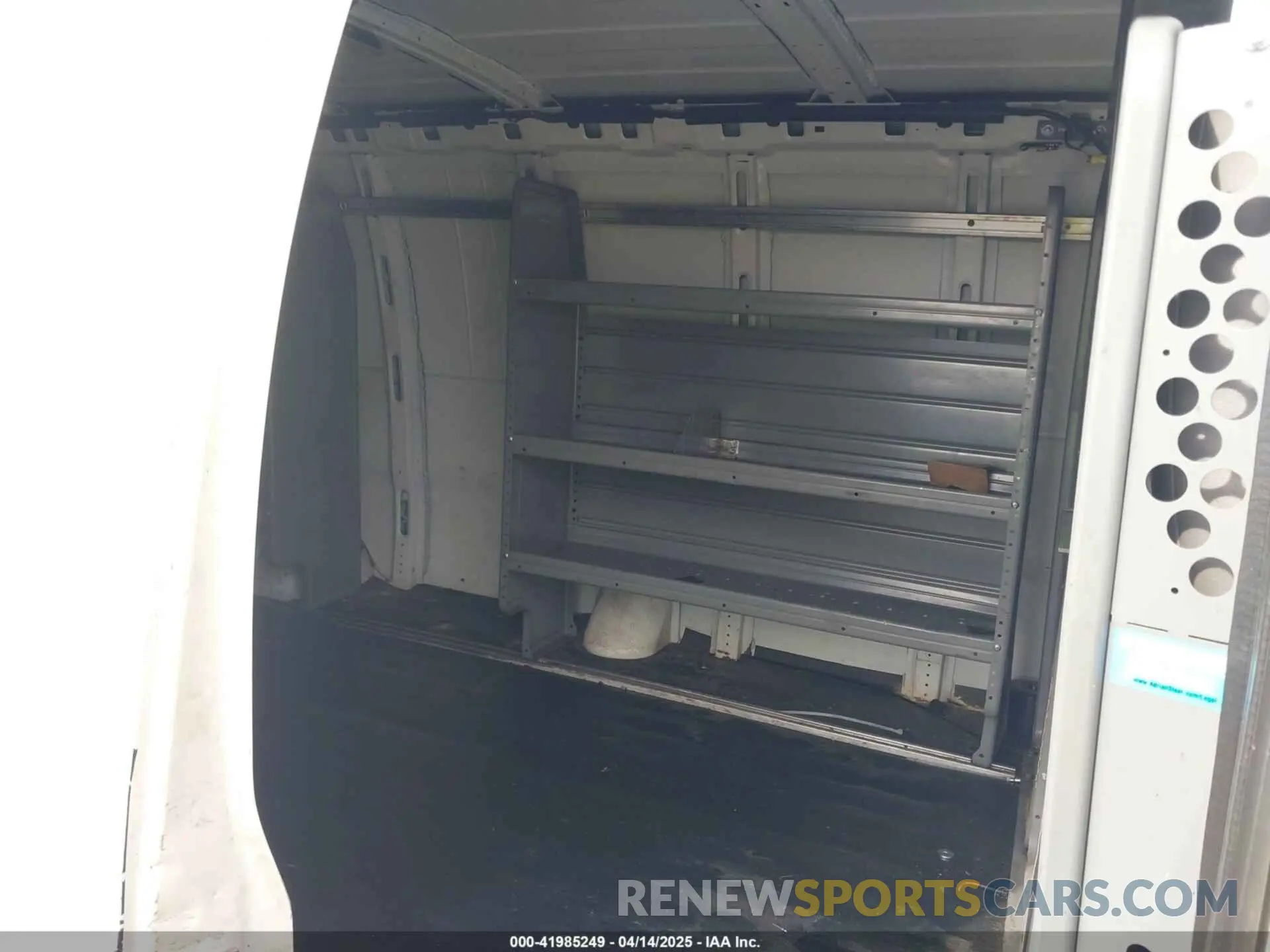 8 Photograph of a damaged car 1GTZ7HF75N1207555 GMC SAVANA CARGO 2022