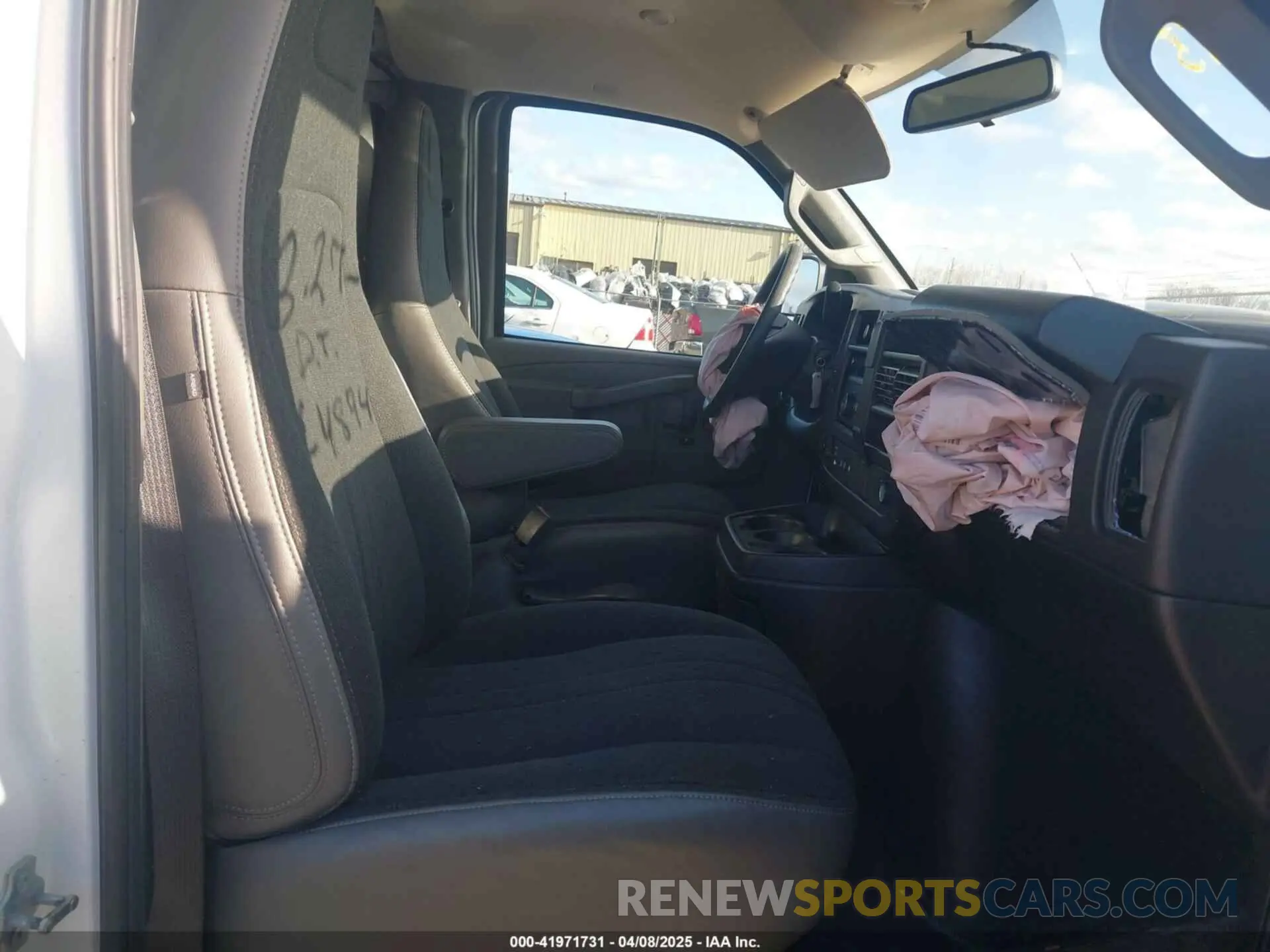 5 Photograph of a damaged car 1GTW7AFP0P1214894 GMC SAVANA CARGO 2023