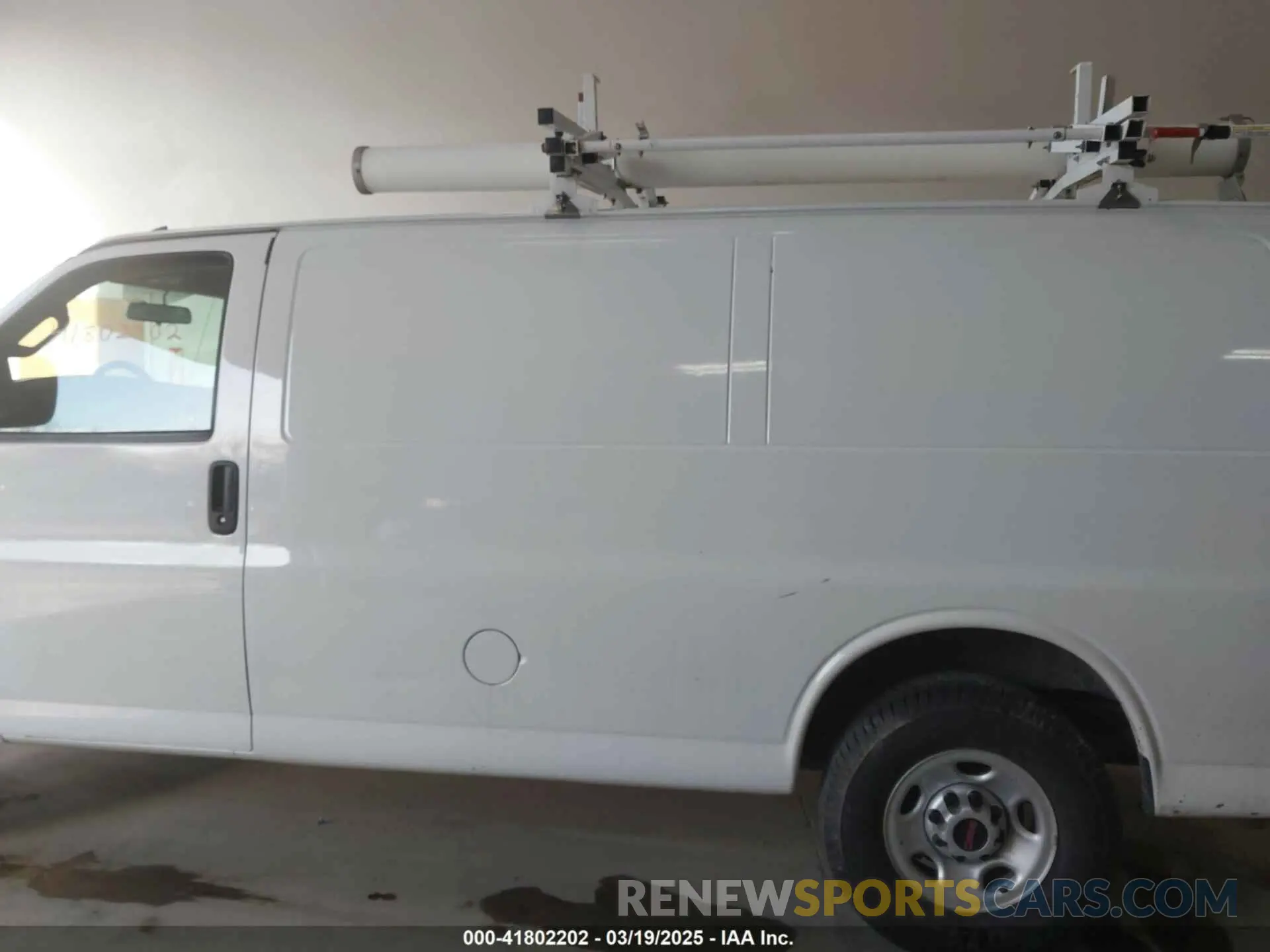 14 Photograph of a damaged car 1GTW7AFP2P1120306 GMC SAVANA CARGO 2023