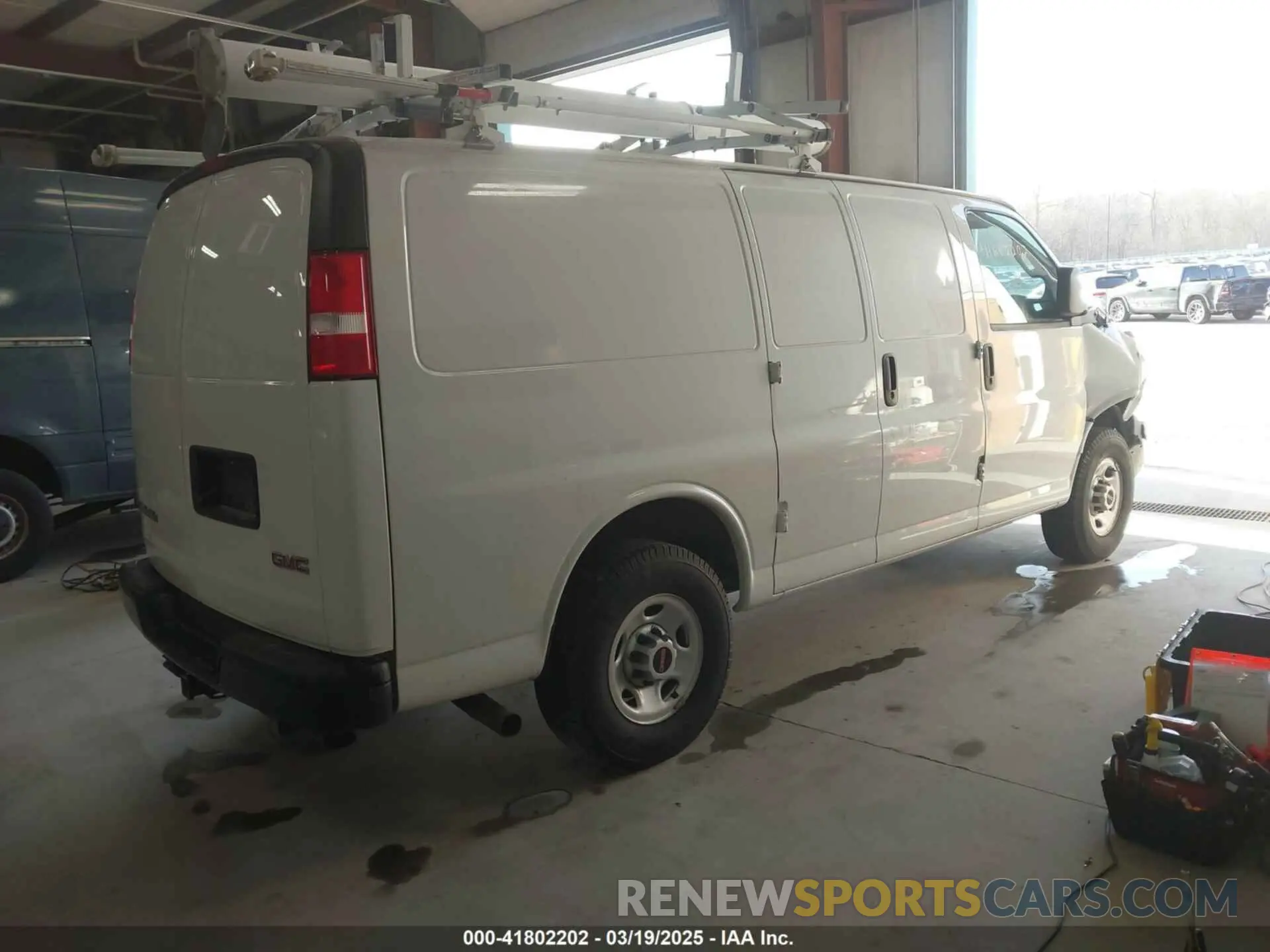 4 Photograph of a damaged car 1GTW7AFP2P1120306 GMC SAVANA CARGO 2023