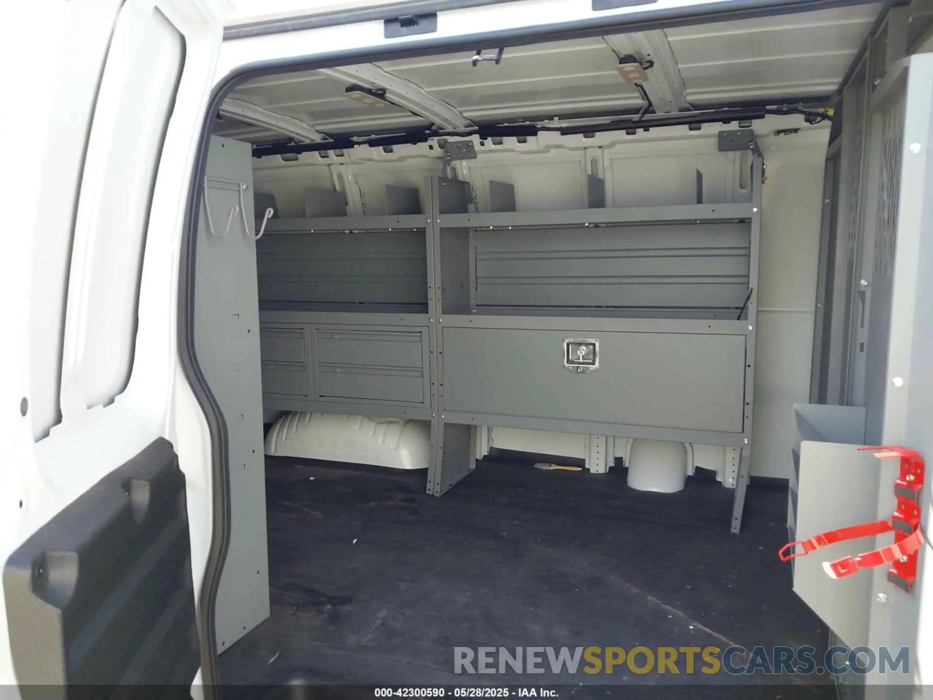 8 Photograph of a damaged car 1GTW7AFP9P1152928 GMC SAVANA CARGO 2023