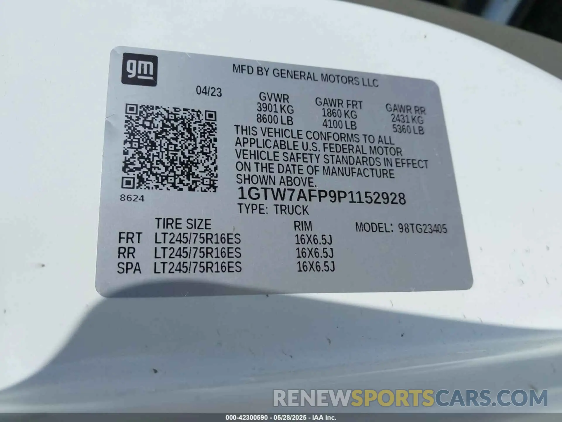 9 Photograph of a damaged car 1GTW7AFP9P1152928 GMC SAVANA CARGO 2023