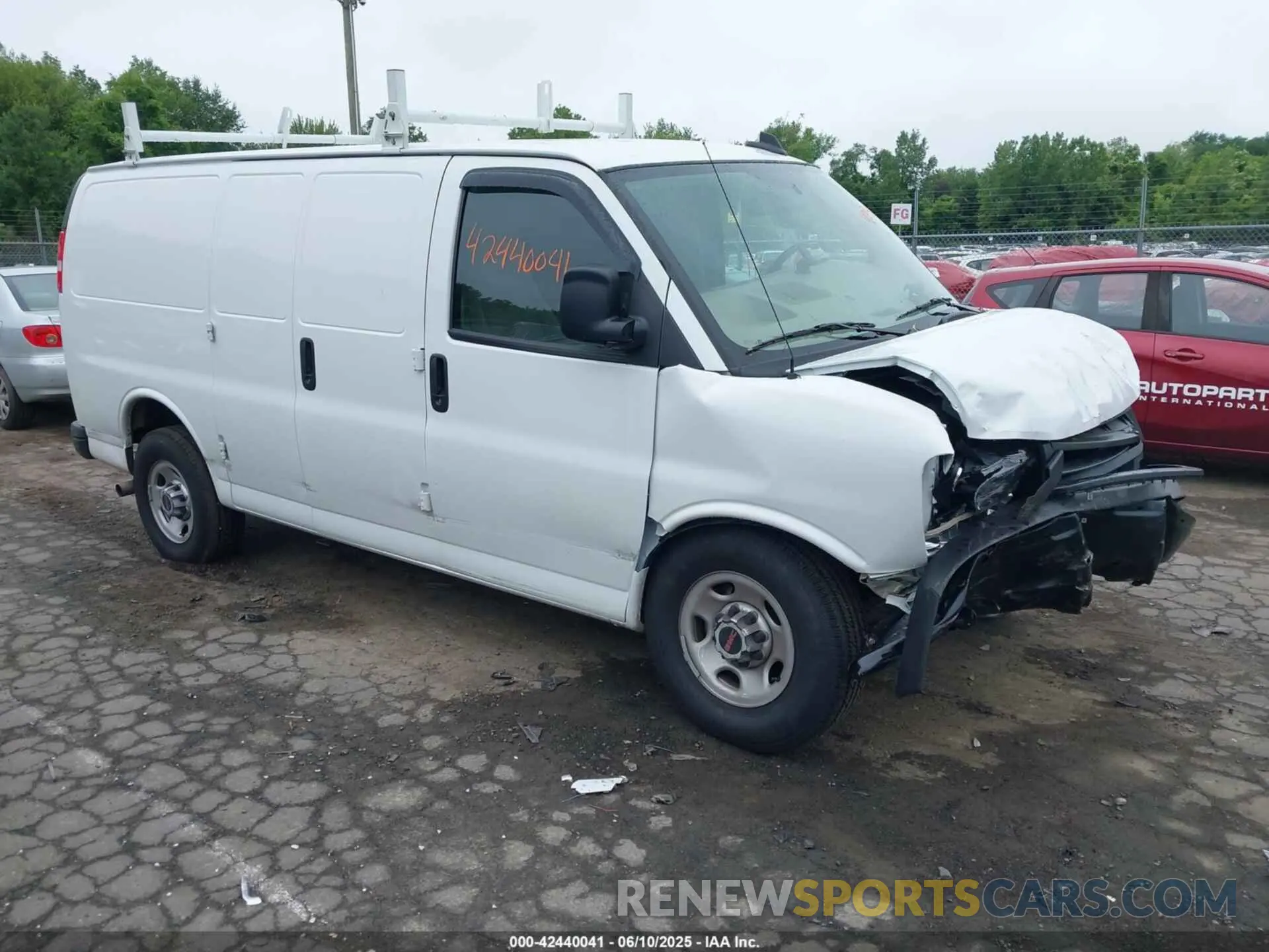 1 Photograph of a damaged car 1GTW7AFPXR1232550 GMC SAVANA CARGO 2024