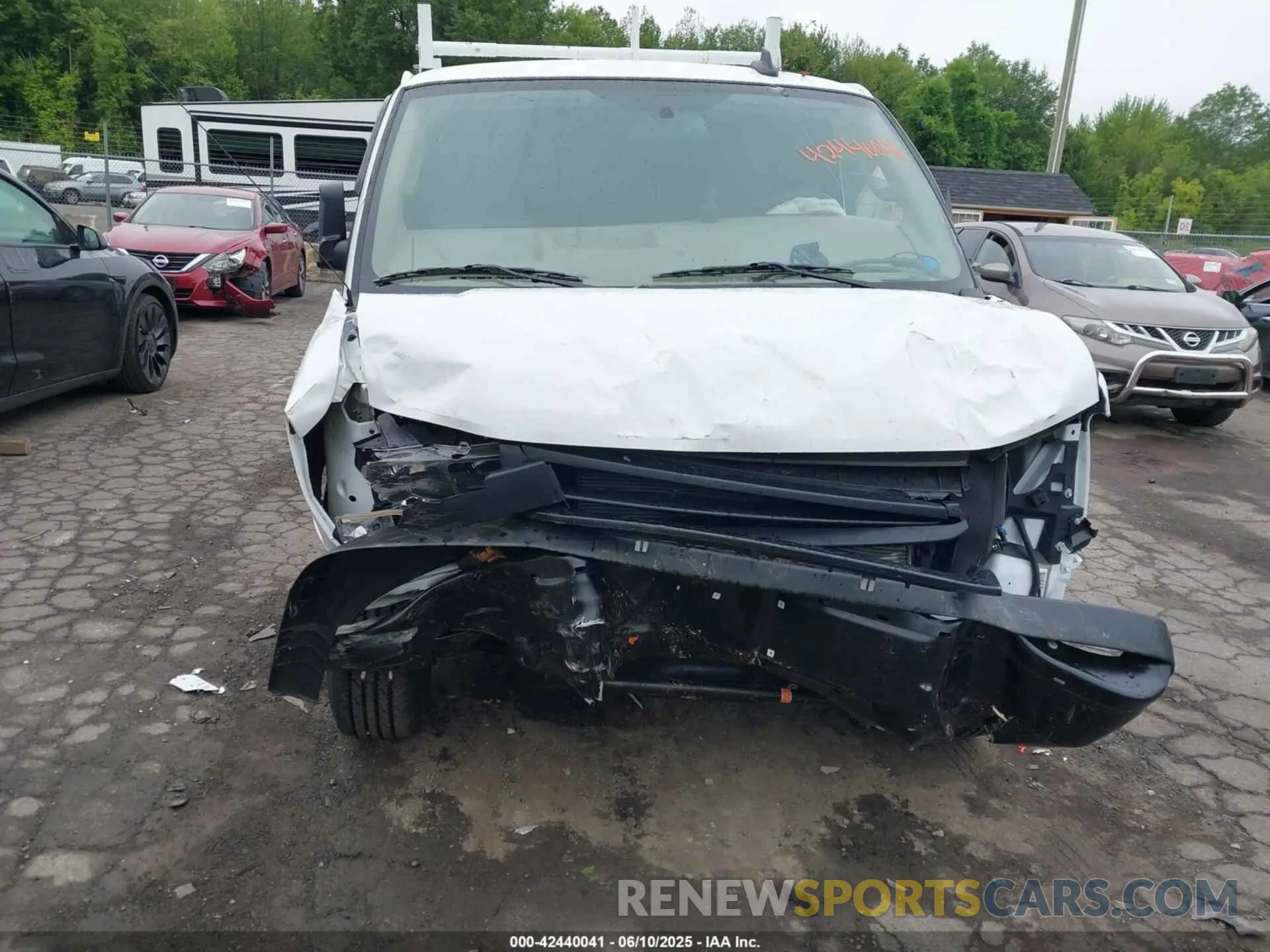 12 Photograph of a damaged car 1GTW7AFPXR1232550 GMC SAVANA CARGO 2024
