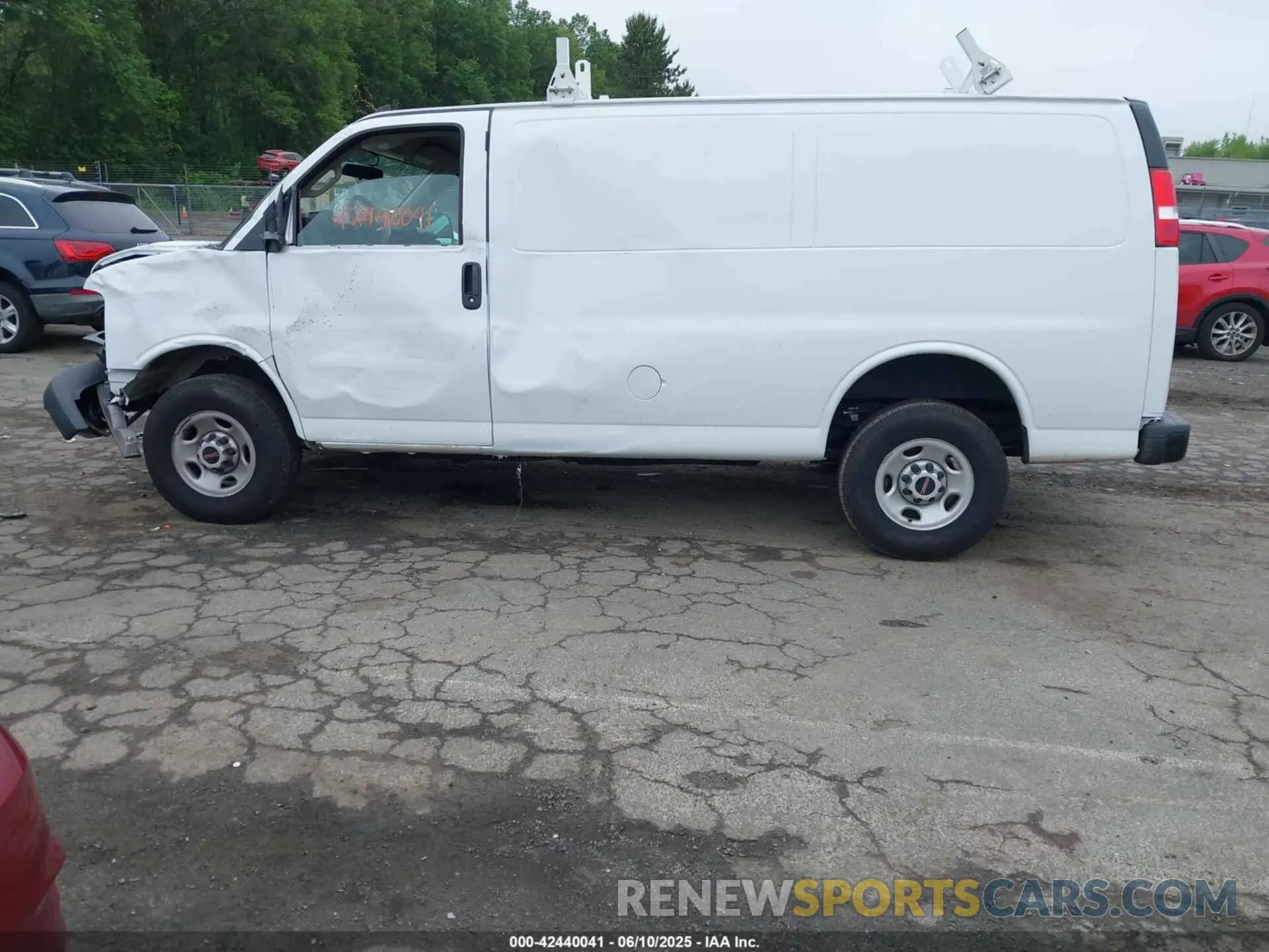 14 Photograph of a damaged car 1GTW7AFPXR1232550 GMC SAVANA CARGO 2024
