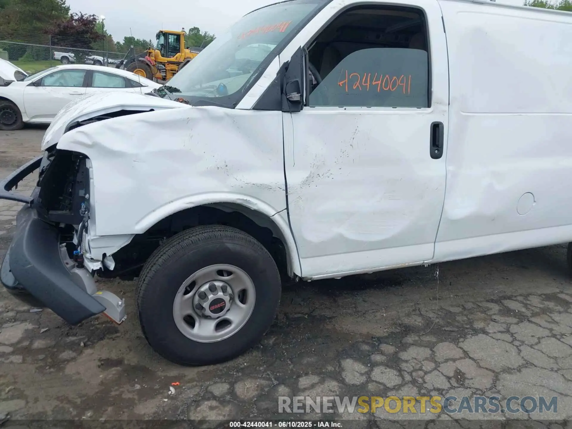 17 Photograph of a damaged car 1GTW7AFPXR1232550 GMC SAVANA CARGO 2024