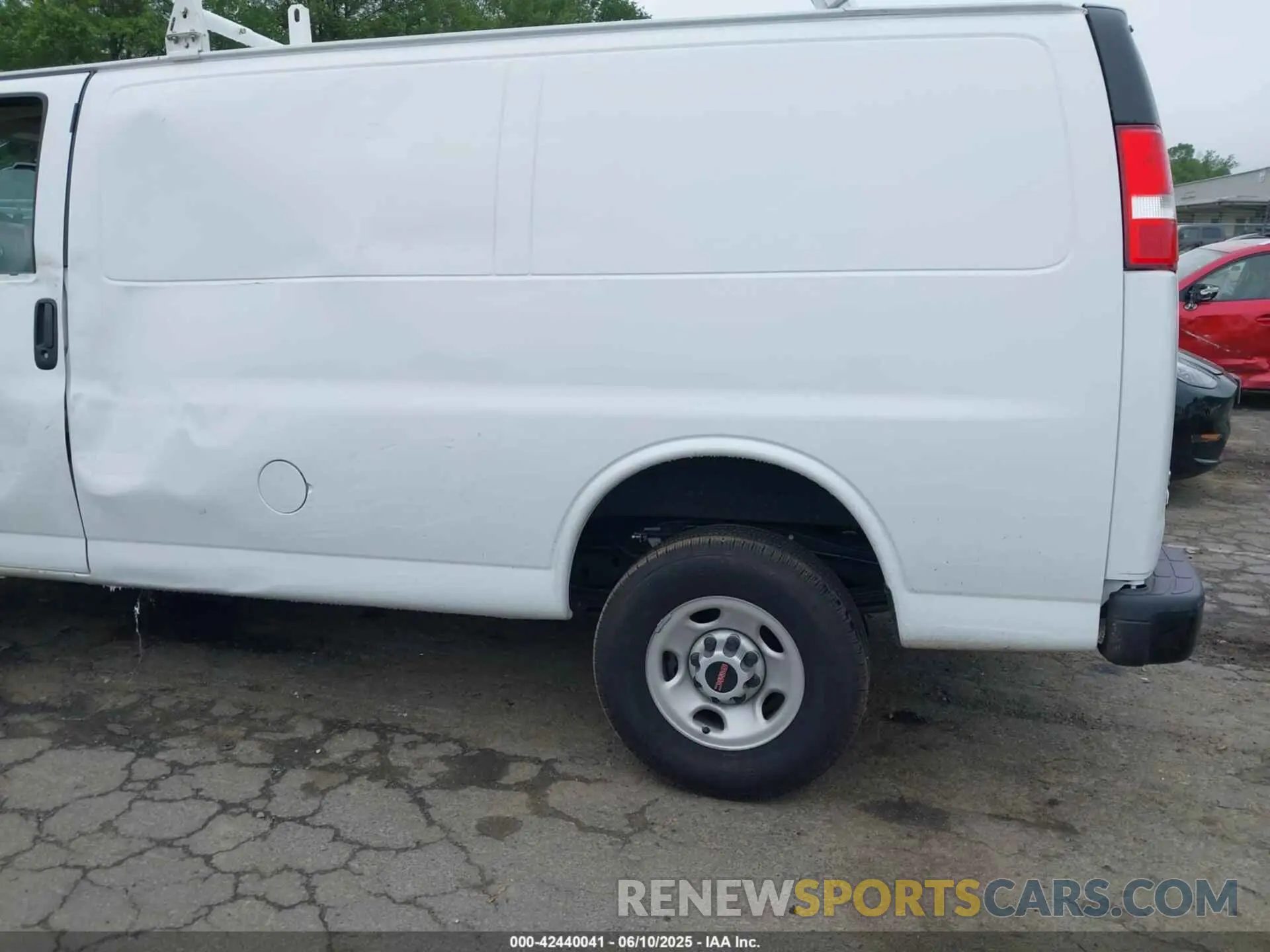 18 Photograph of a damaged car 1GTW7AFPXR1232550 GMC SAVANA CARGO 2024