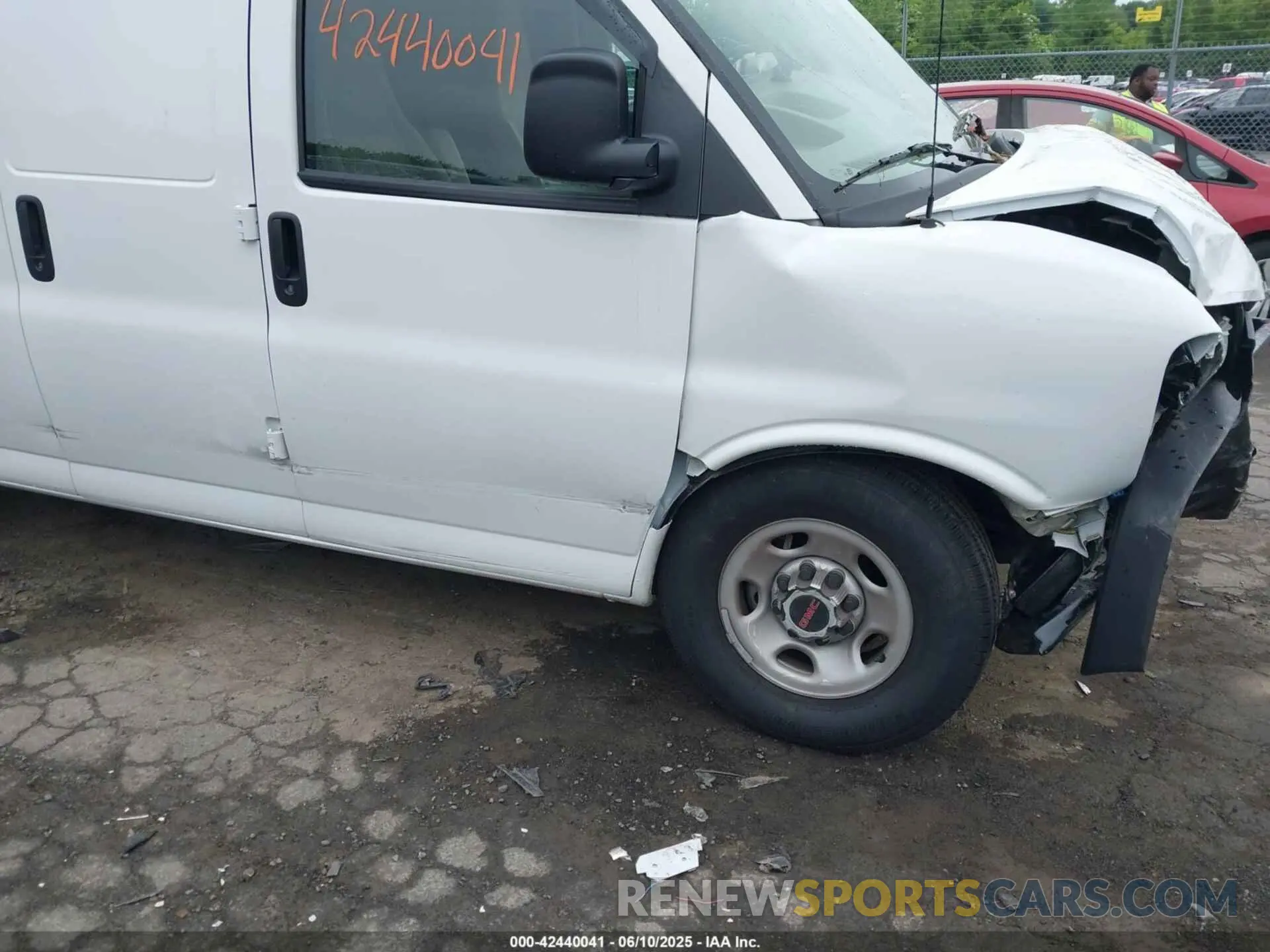 19 Photograph of a damaged car 1GTW7AFPXR1232550 GMC SAVANA CARGO 2024