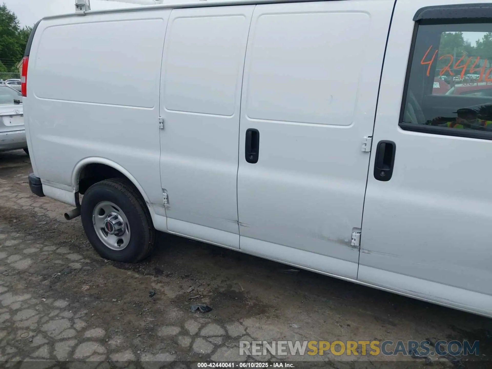 20 Photograph of a damaged car 1GTW7AFPXR1232550 GMC SAVANA CARGO 2024