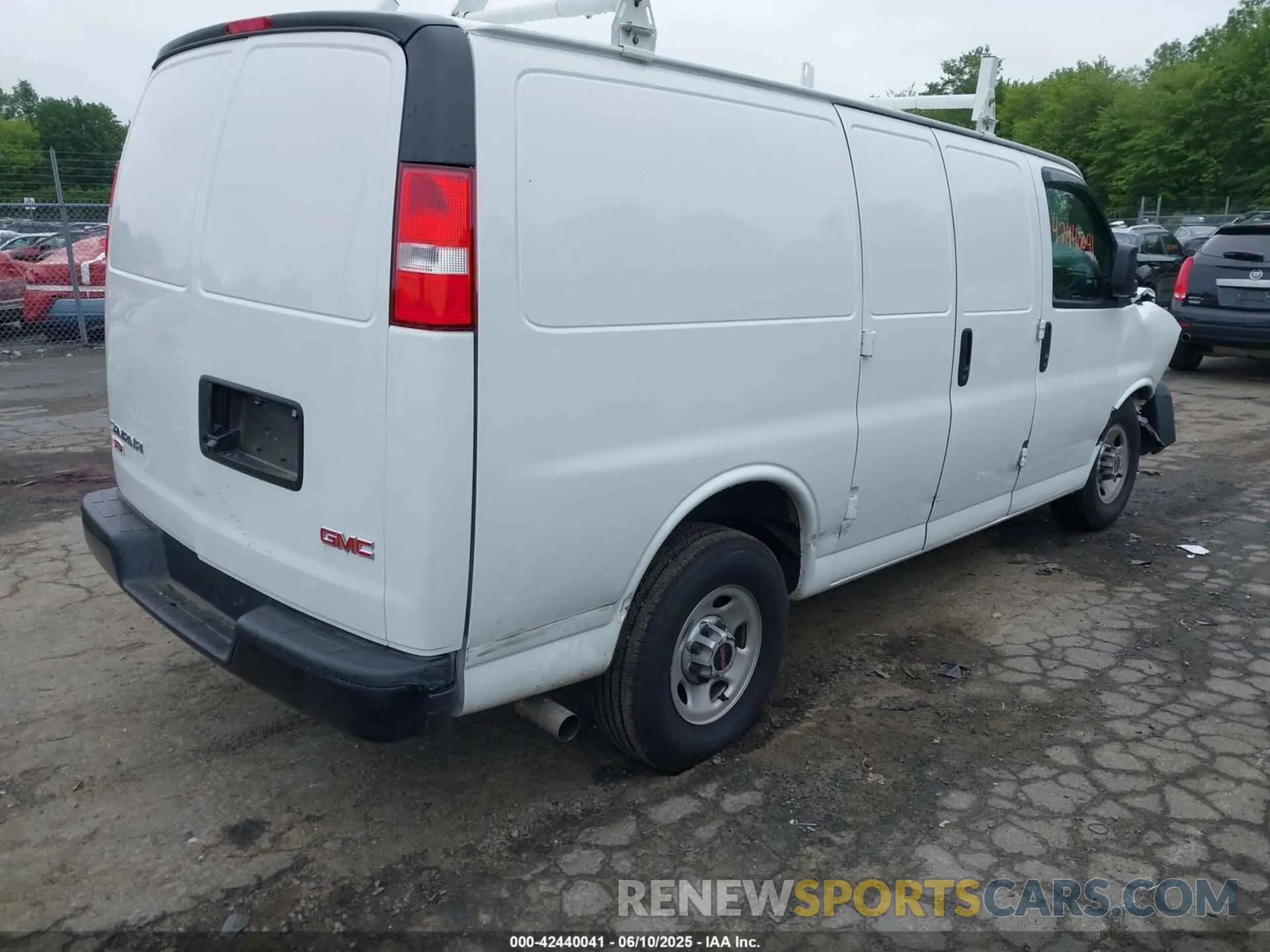 4 Photograph of a damaged car 1GTW7AFPXR1232550 GMC SAVANA CARGO 2024