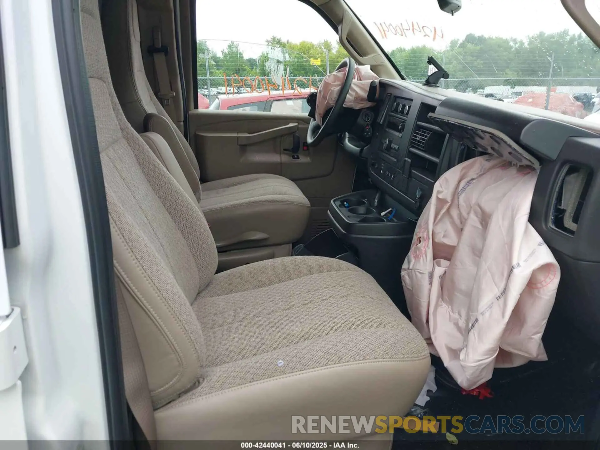 5 Photograph of a damaged car 1GTW7AFPXR1232550 GMC SAVANA CARGO 2024