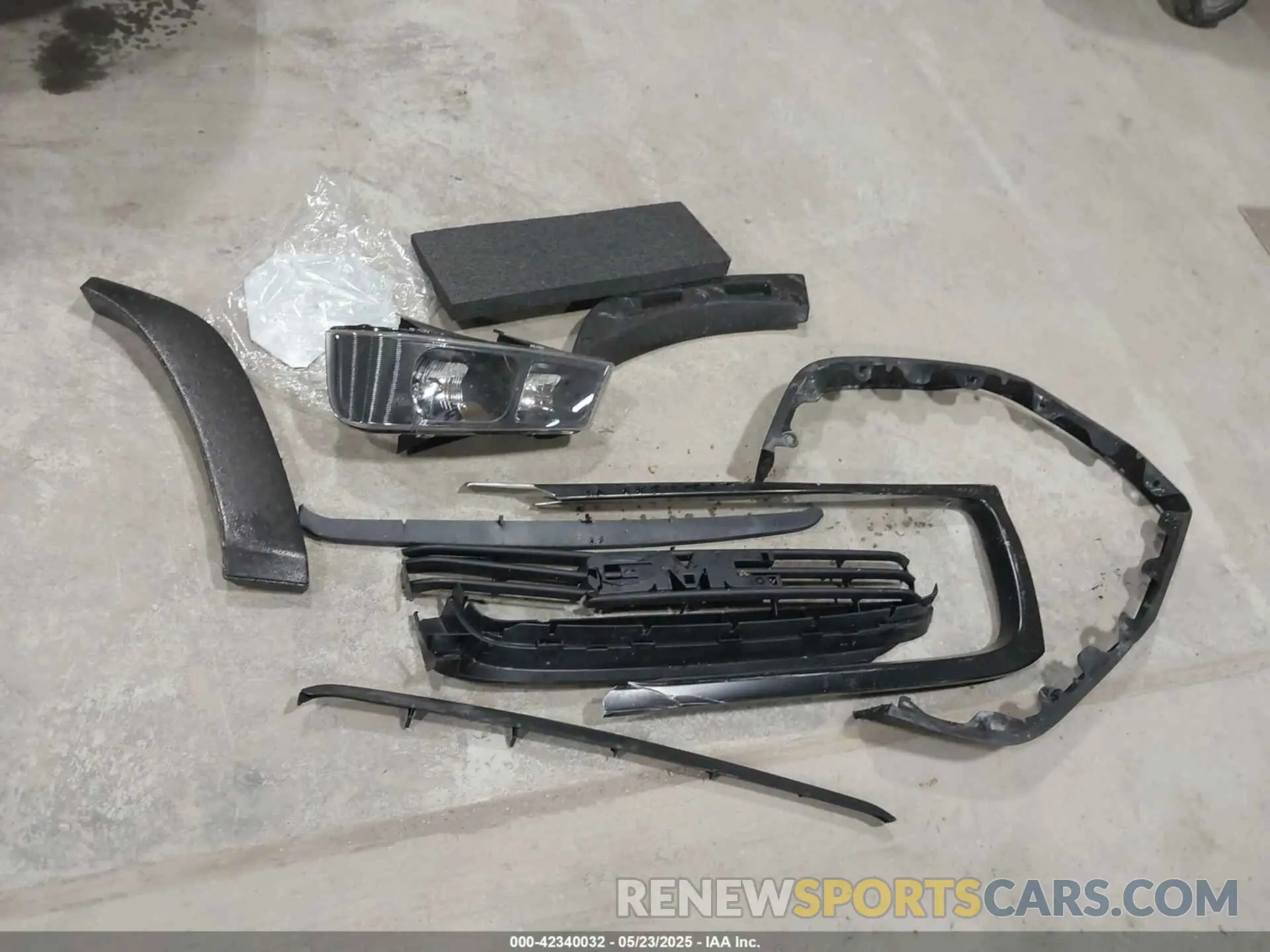 12 Photograph of a damaged car 1GTW7AFP7S1140785 GMC SAVANA CARGO 2025
