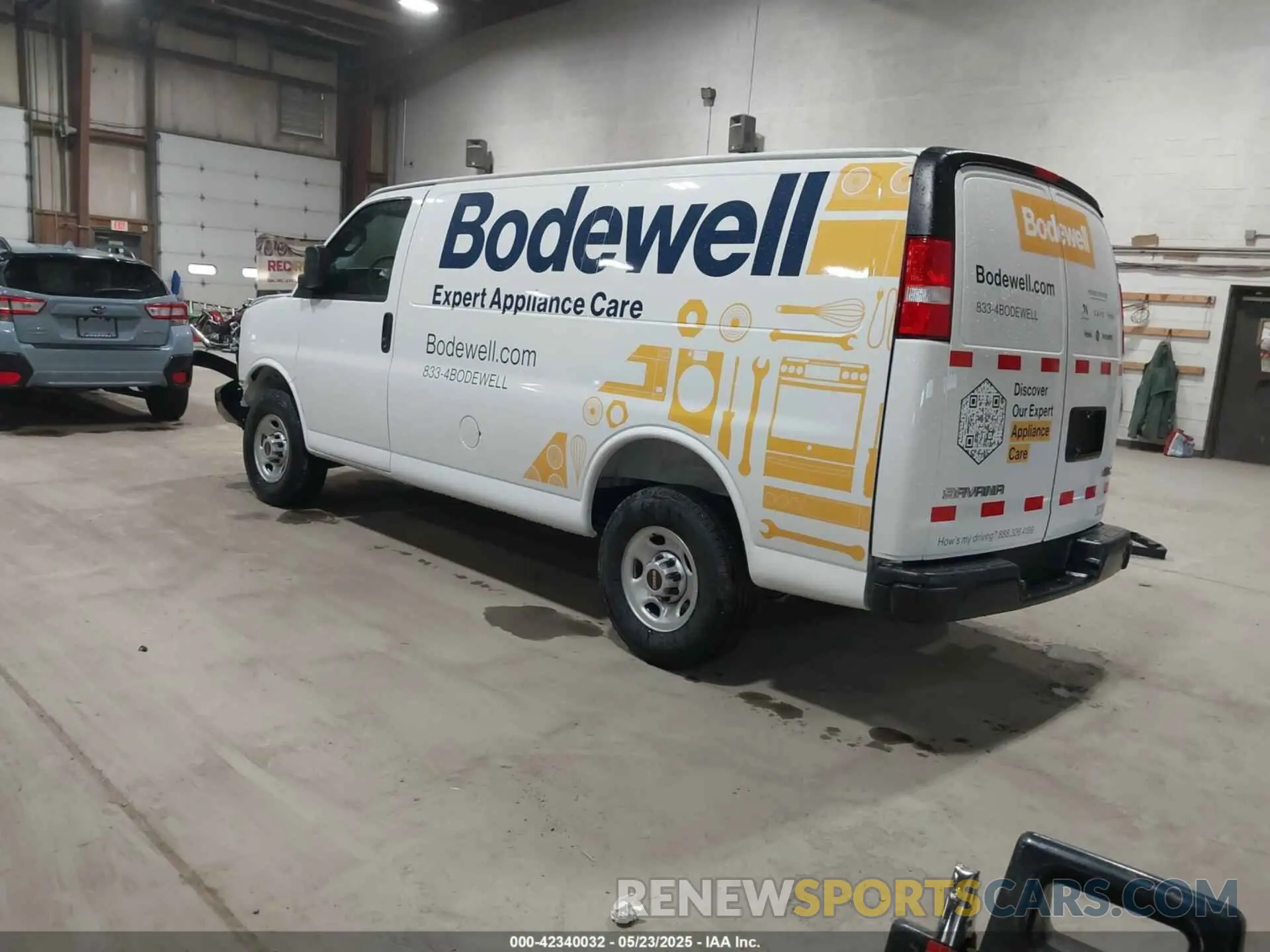 3 Photograph of a damaged car 1GTW7AFP7S1140785 GMC SAVANA CARGO 2025