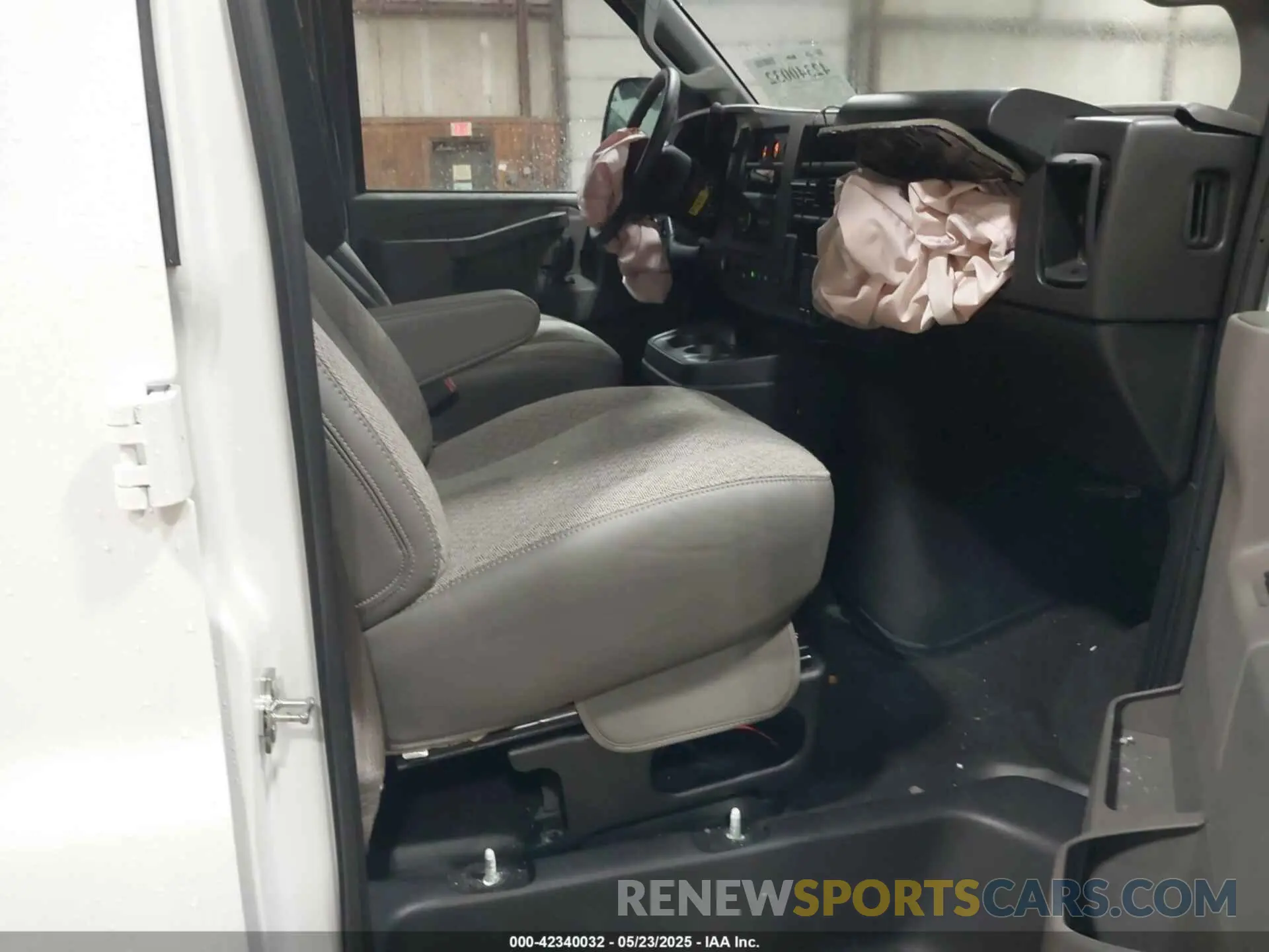 5 Photograph of a damaged car 1GTW7AFP7S1140785 GMC SAVANA CARGO 2025