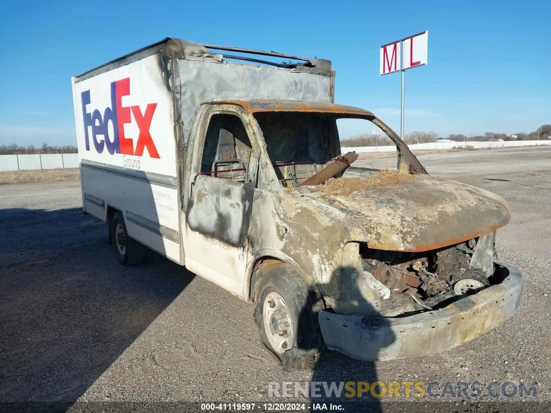1 Photograph of a damaged car 1GD07RFP1K1178996 GMC SAVANA CUTAWAY 2019