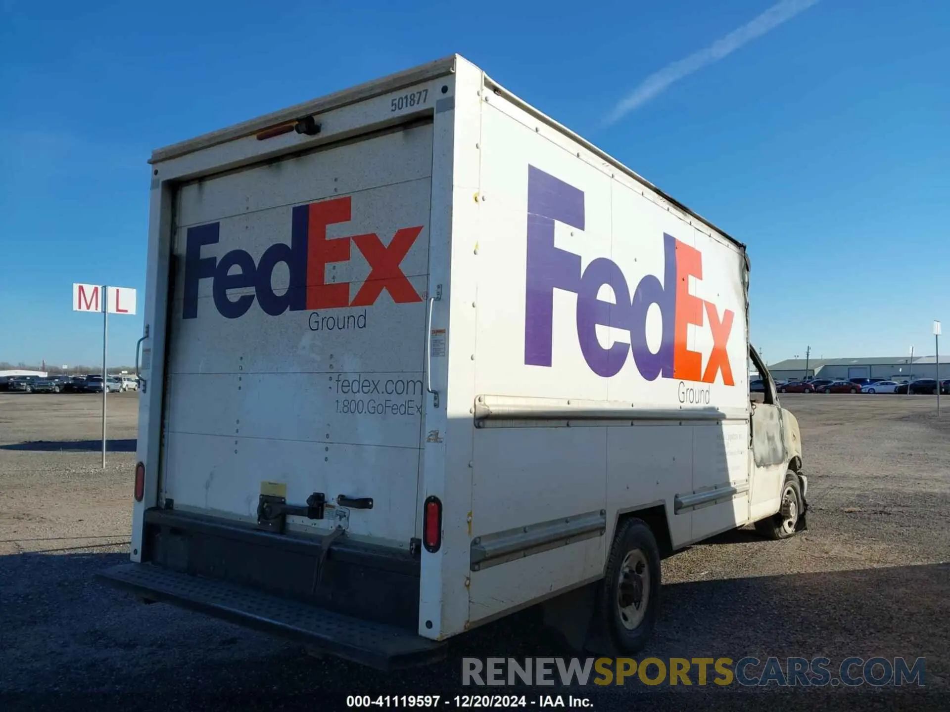 4 Photograph of a damaged car 1GD07RFP1K1178996 GMC SAVANA CUTAWAY 2019
