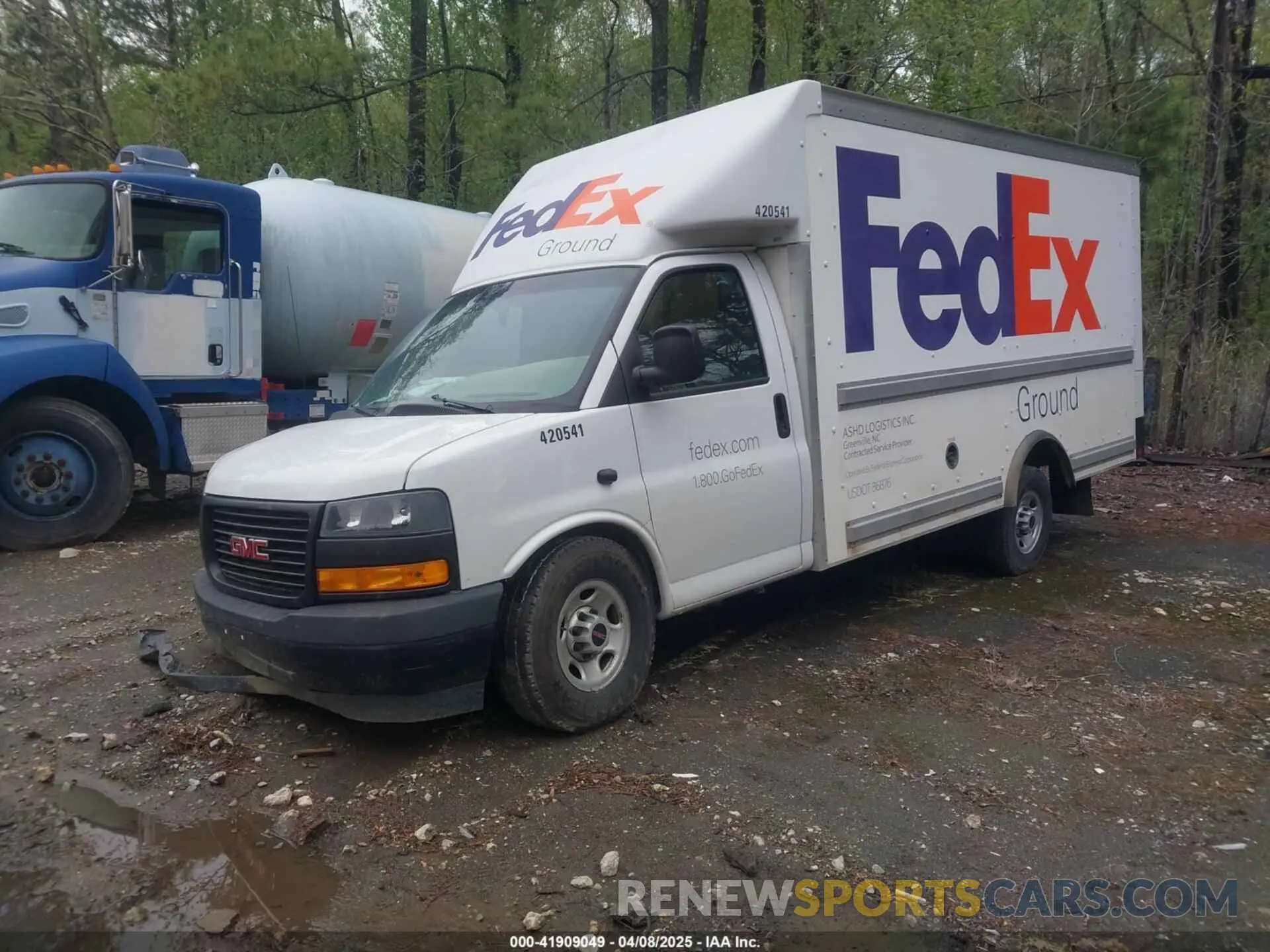 2 Photograph of a damaged car 1GD07SFP1K1295775 GMC SAVANA CUTAWAY 2019