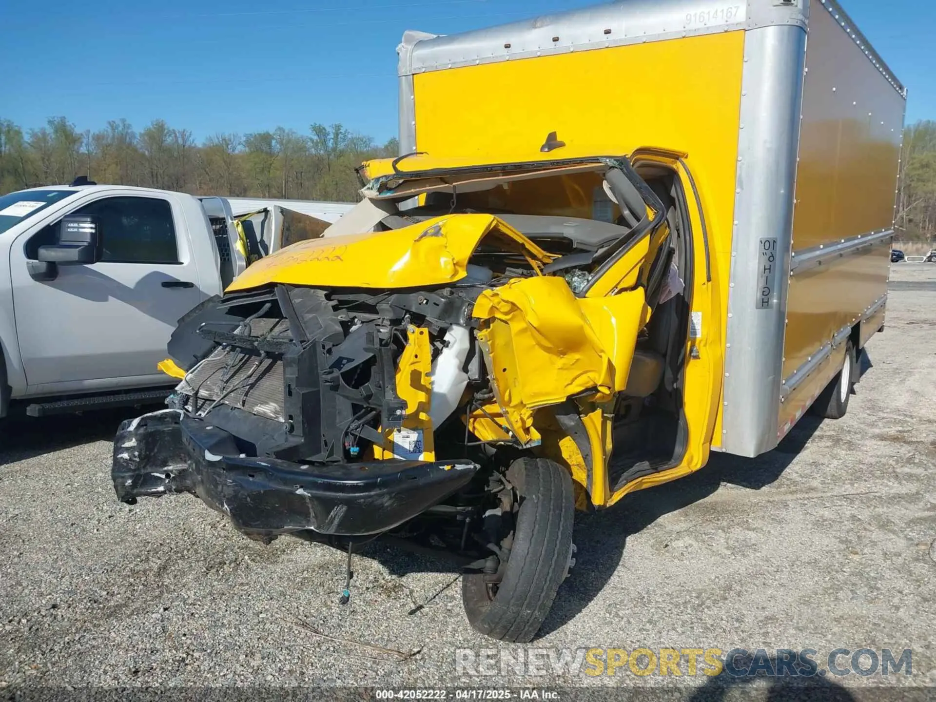 11 Photograph of a damaged car 7GZ37TCG2KN009391 GMC SAVANA CUTAWAY 2019