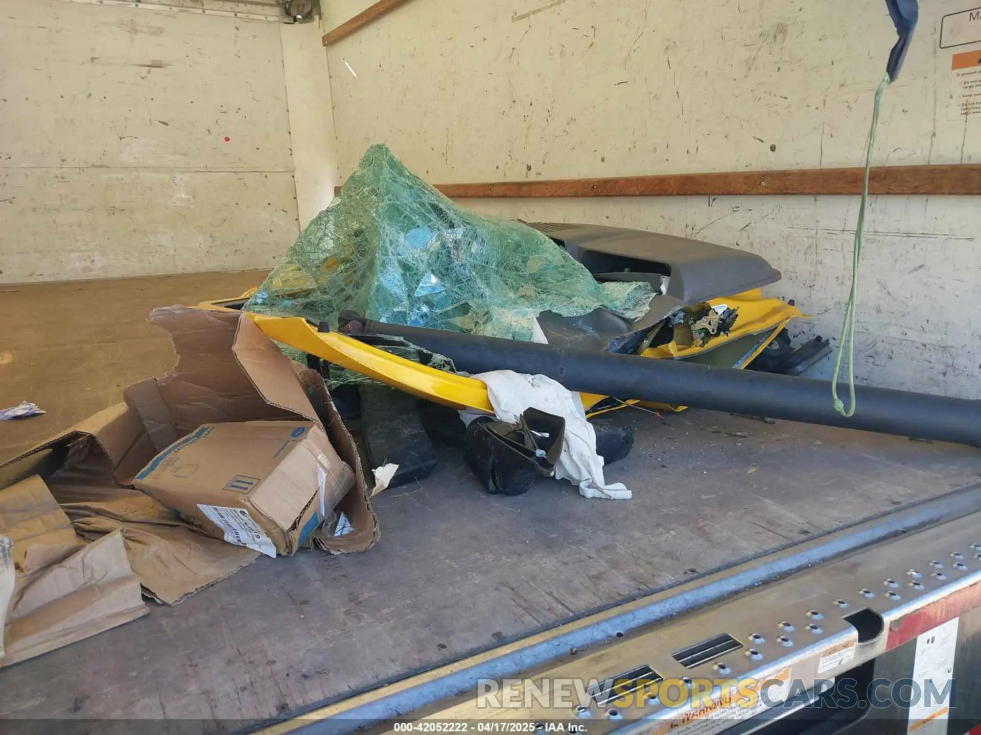 12 Photograph of a damaged car 7GZ37TCG2KN009391 GMC SAVANA CUTAWAY 2019