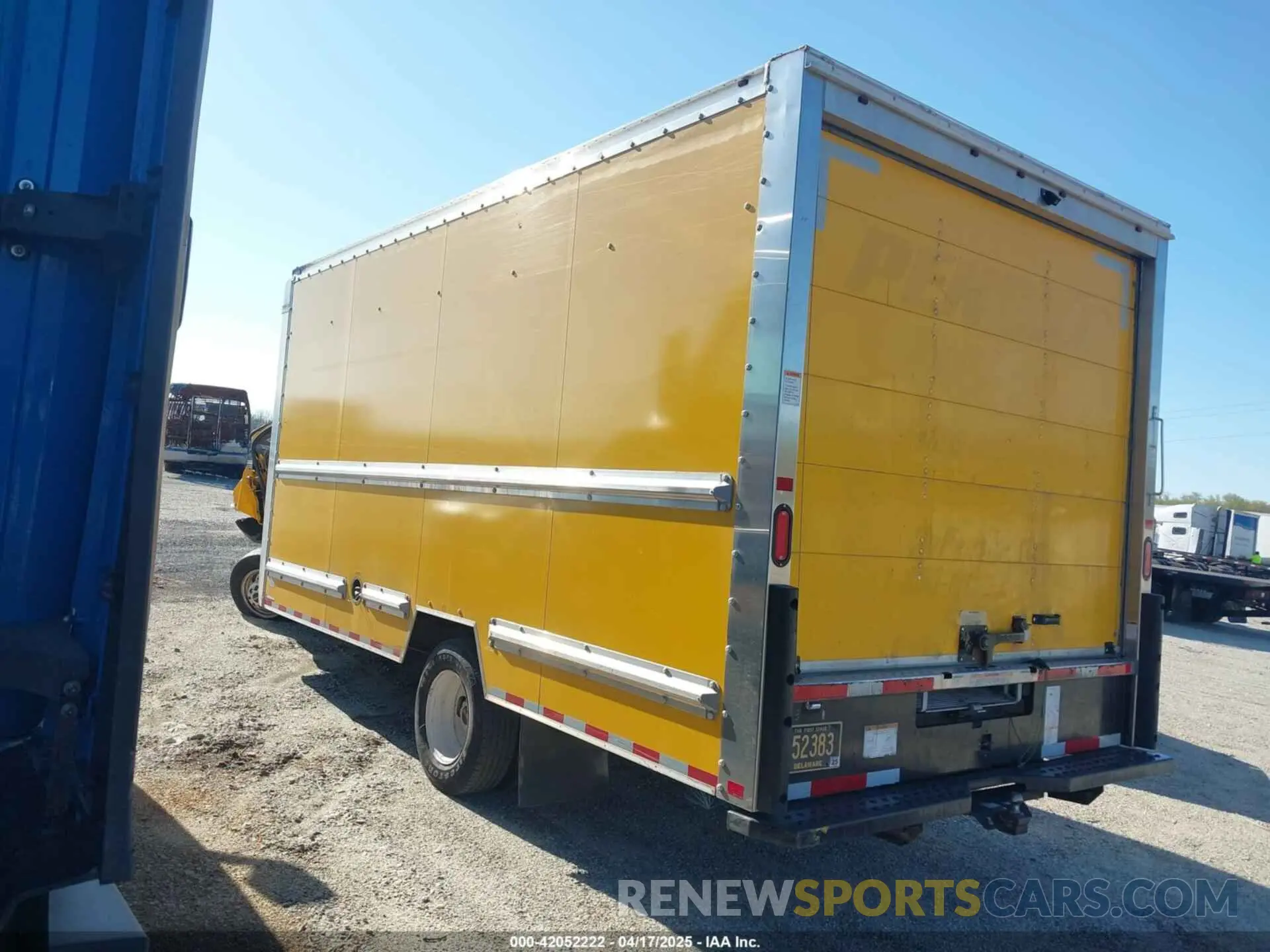 15 Photograph of a damaged car 7GZ37TCG2KN009391 GMC SAVANA CUTAWAY 2019