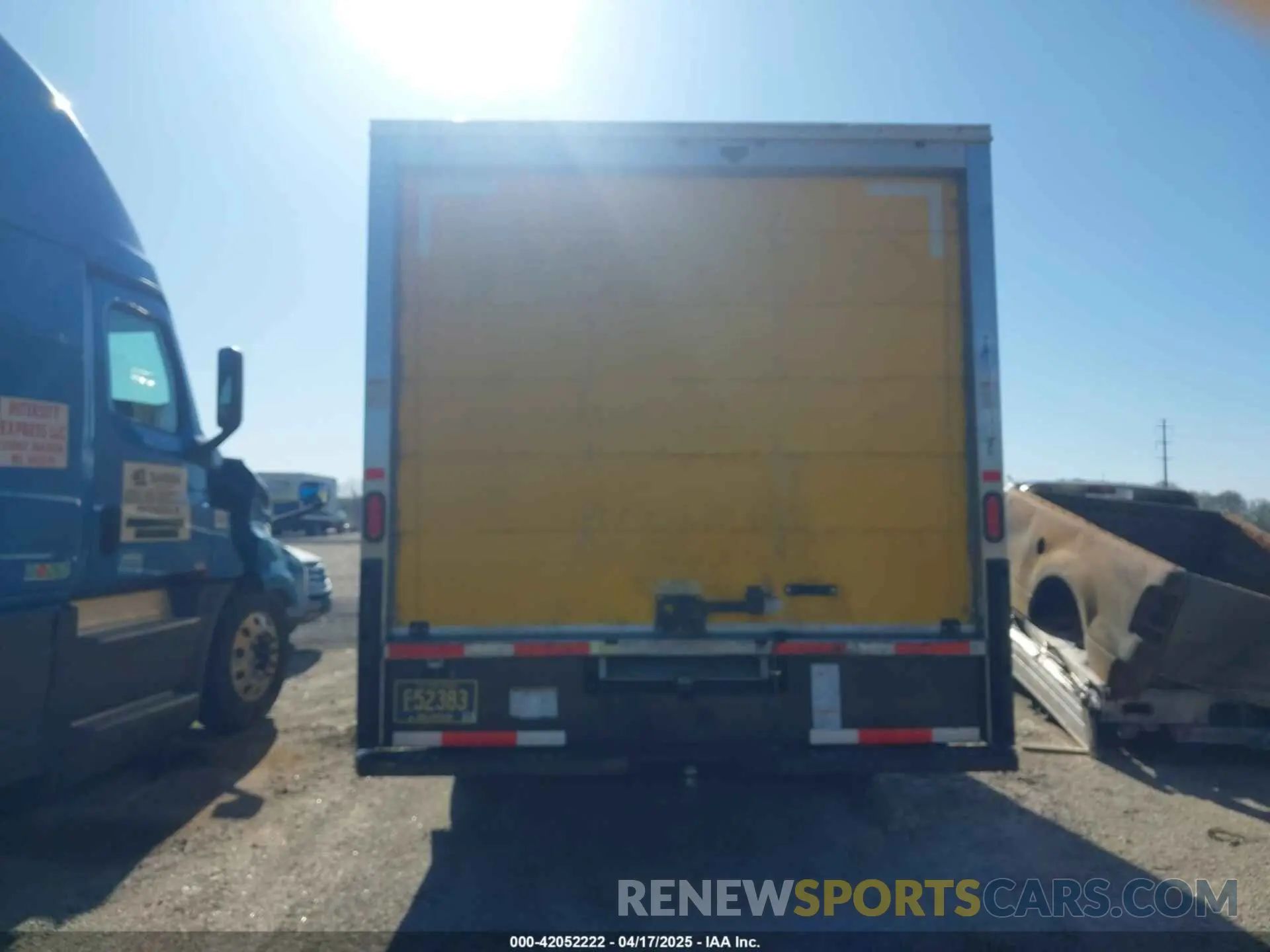 16 Photograph of a damaged car 7GZ37TCG2KN009391 GMC SAVANA CUTAWAY 2019