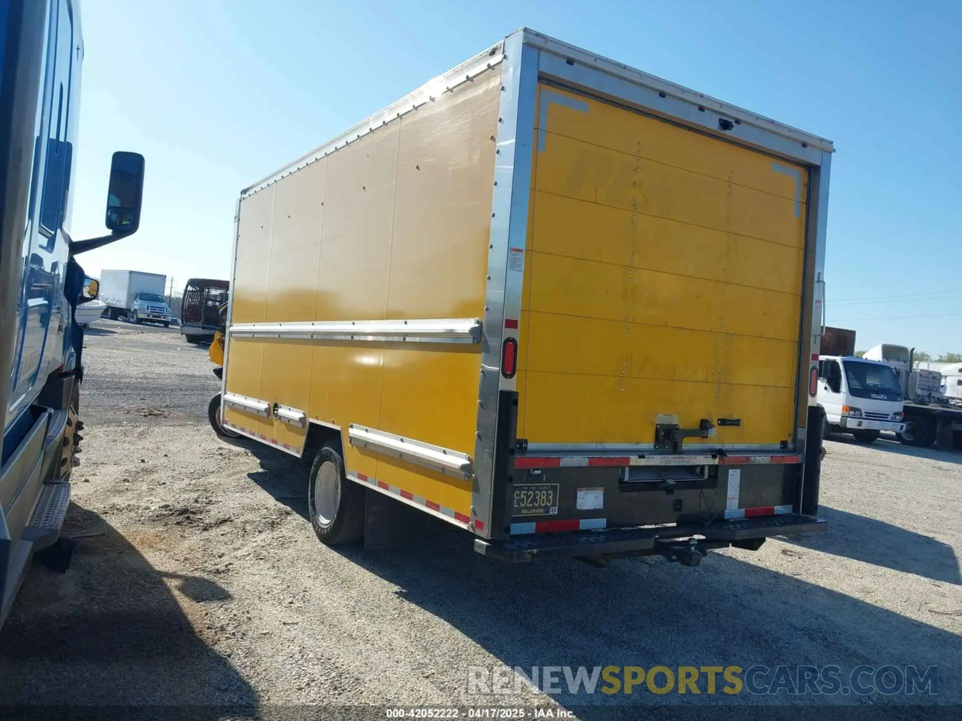 3 Photograph of a damaged car 7GZ37TCG2KN009391 GMC SAVANA CUTAWAY 2019