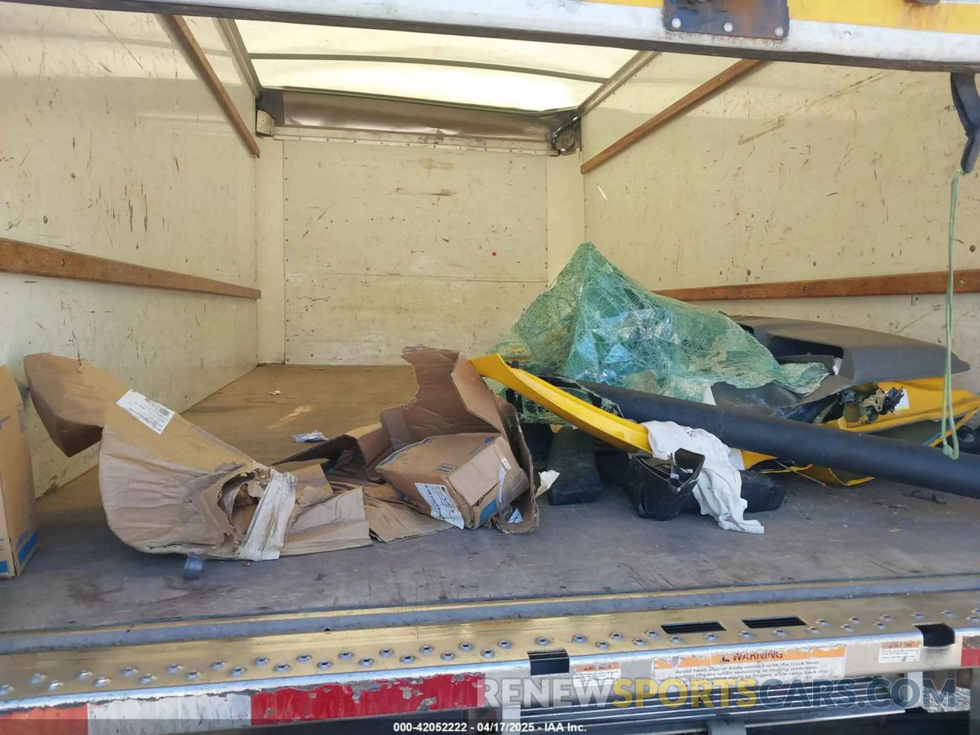 6 Photograph of a damaged car 7GZ37TCG2KN009391 GMC SAVANA CUTAWAY 2019