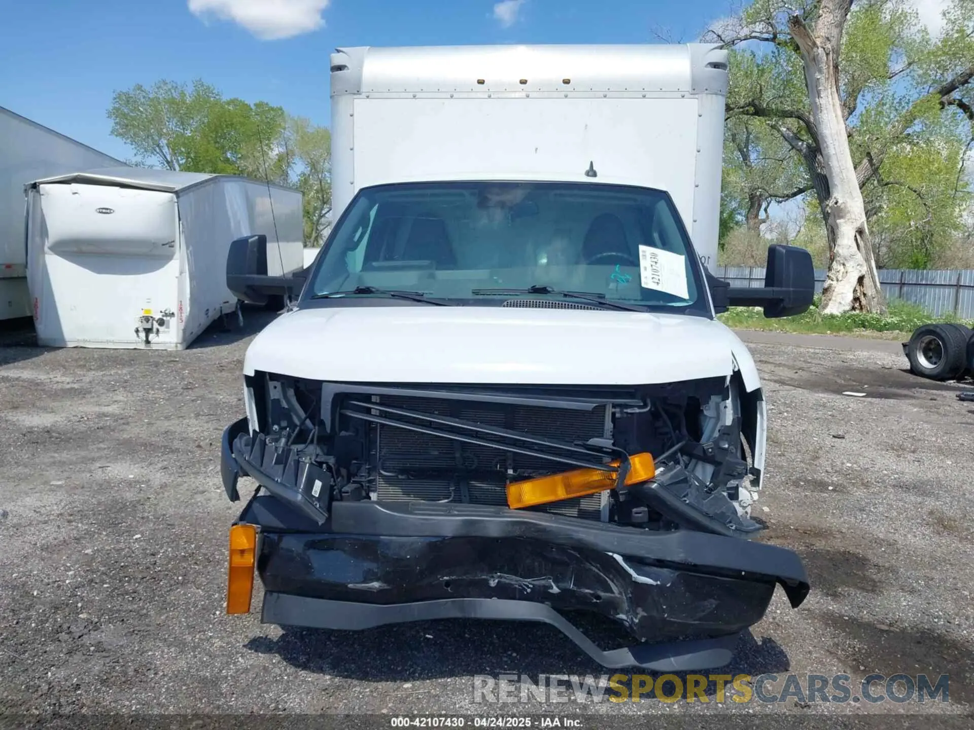 12 Photograph of a damaged car 7GZ37TCGXKN005699 GMC SAVANA CUTAWAY 2019