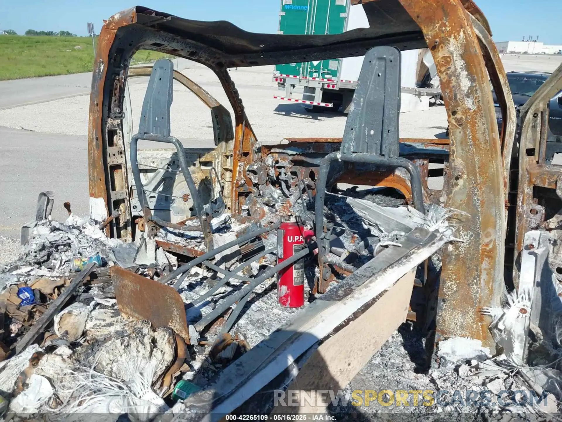 8 Photograph of a damaged car 7GZ37TC78MN000097 GMC SAVANA CUTAWAY 2021