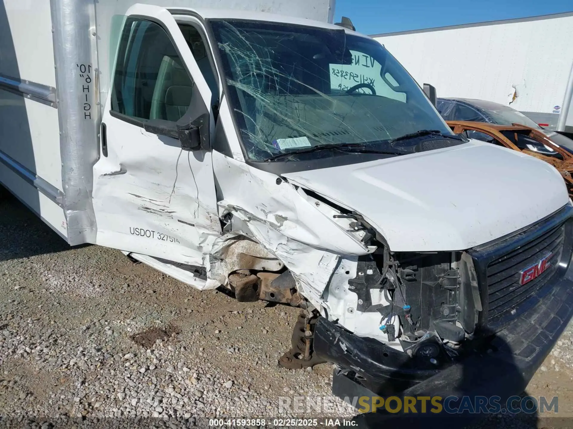 11 Photograph of a damaged car 7GZ37TC79MN013439 GMC SAVANA CUTAWAY 2021