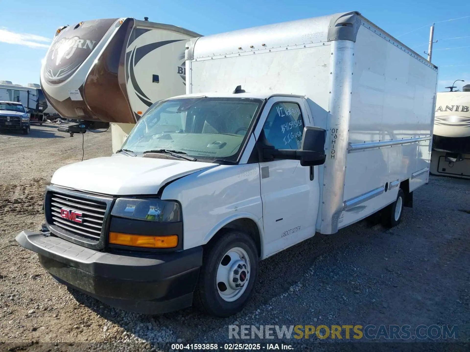 2 Photograph of a damaged car 7GZ37TC79MN013439 GMC SAVANA CUTAWAY 2021