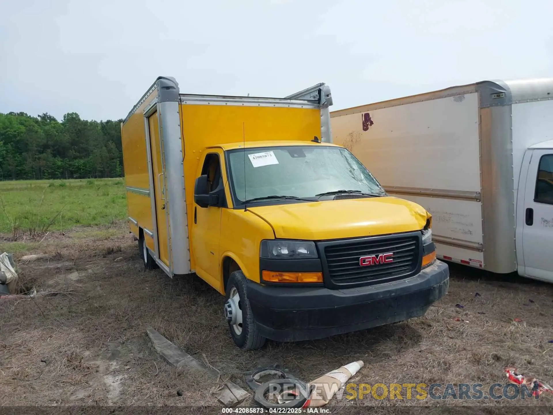 1 Photograph of a damaged car 7GZ37TC75NN006585 GMC SAVANA CUTAWAY 2022