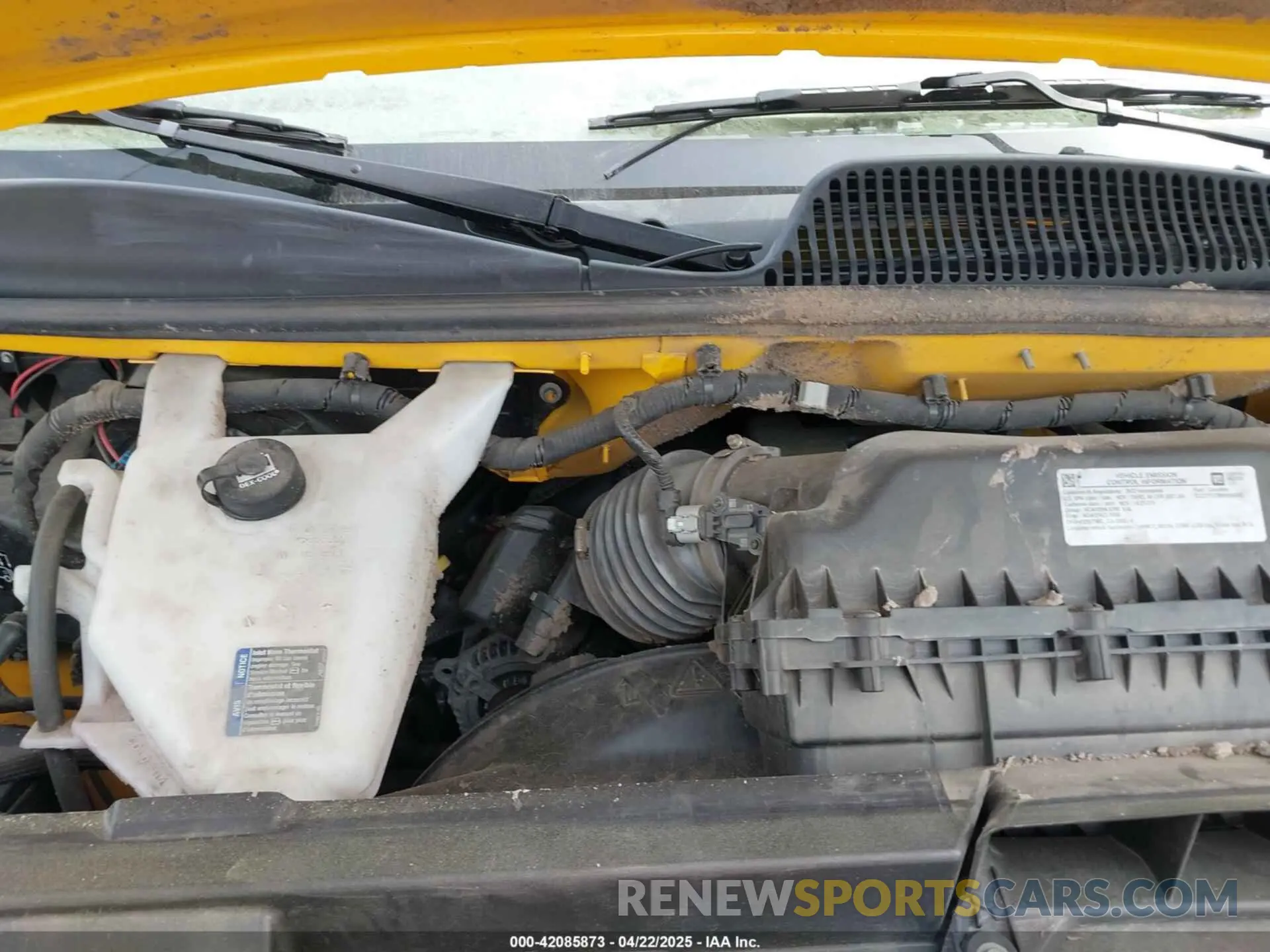 9 Photograph of a damaged car 7GZ37TC75NN006585 GMC SAVANA CUTAWAY 2022