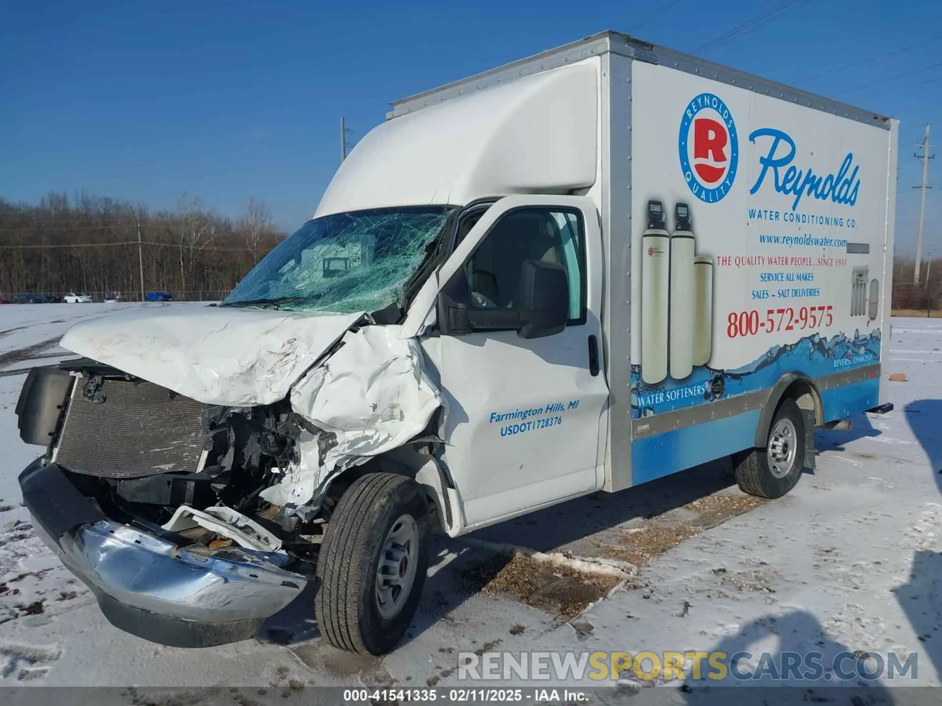 2 Photograph of a damaged car 1GD07RFP4P1118072 GMC SAVANA CUTAWAY 2023