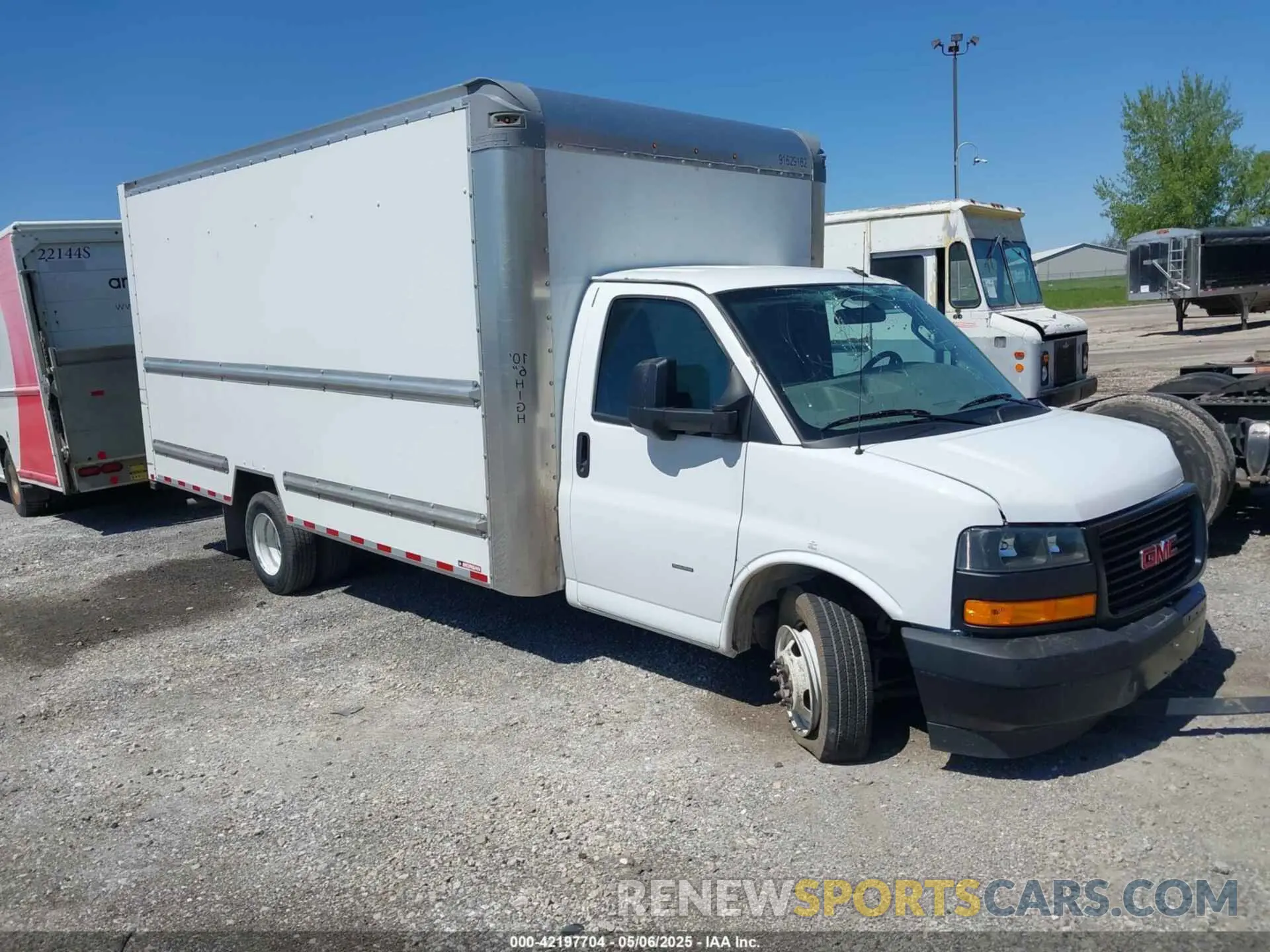 1 Photograph of a damaged car 7GZ37TC71PN004366 GMC SAVANA CUTAWAY 2023