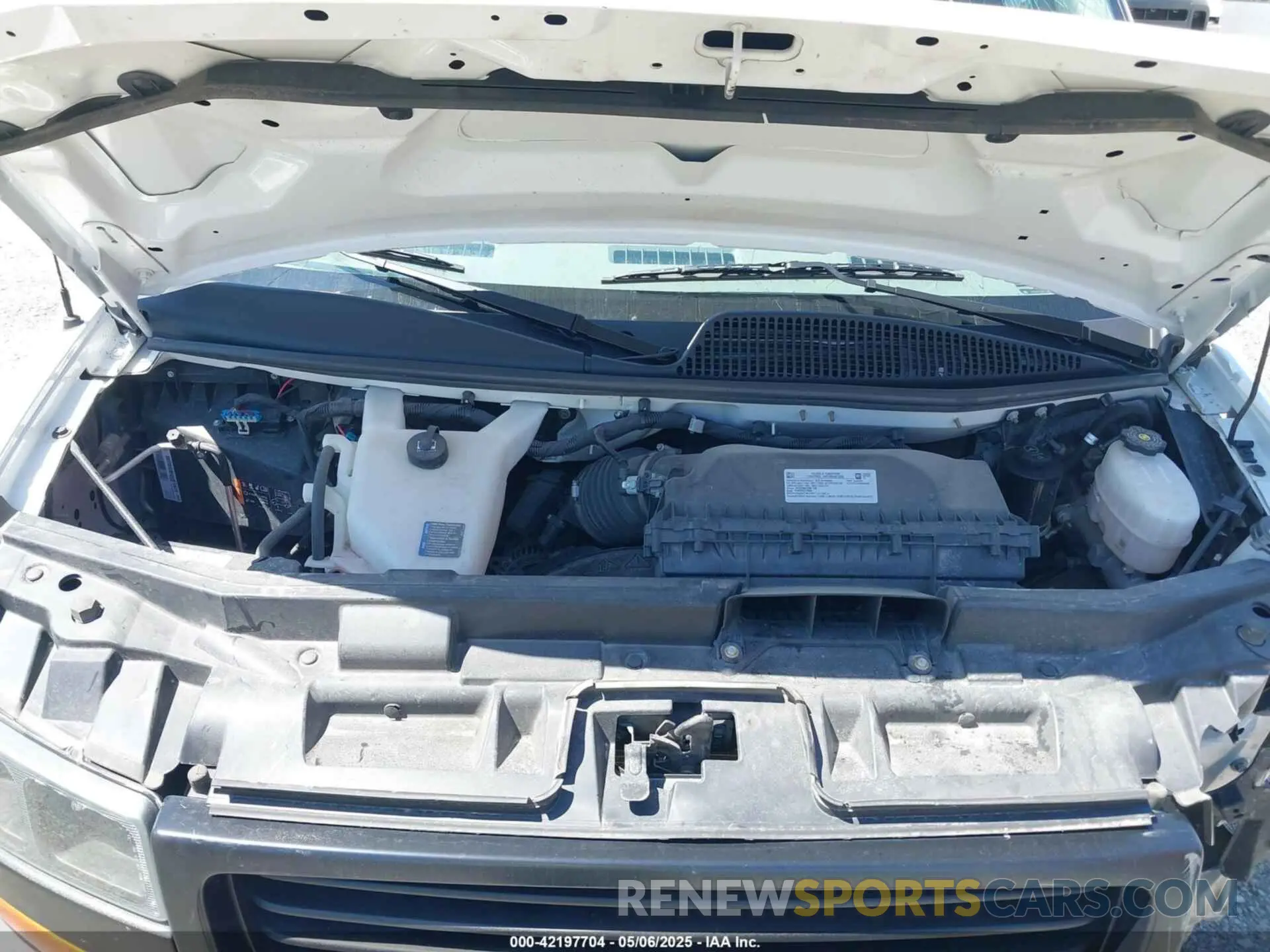 10 Photograph of a damaged car 7GZ37TC71PN004366 GMC SAVANA CUTAWAY 2023