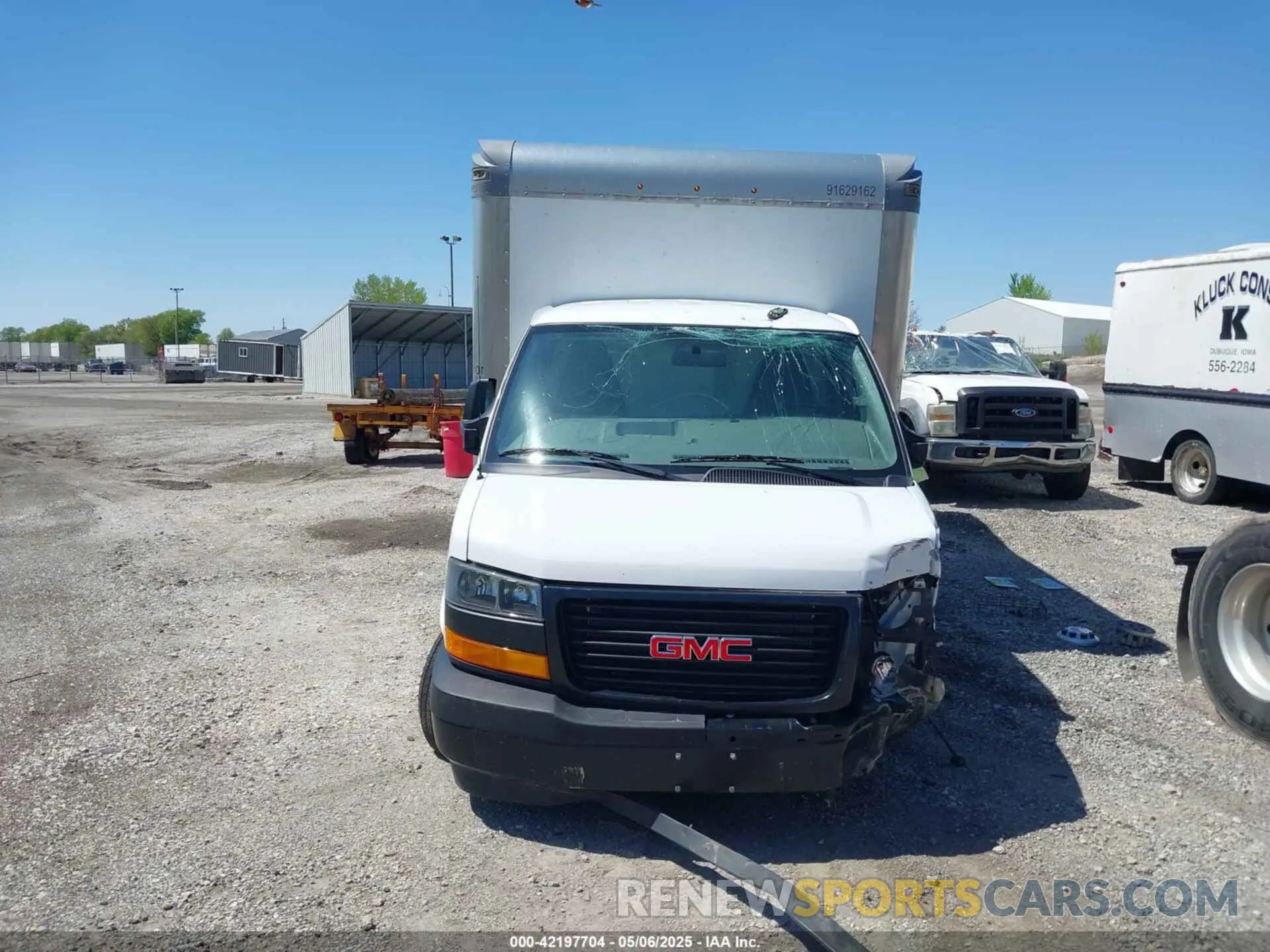 13 Photograph of a damaged car 7GZ37TC71PN004366 GMC SAVANA CUTAWAY 2023