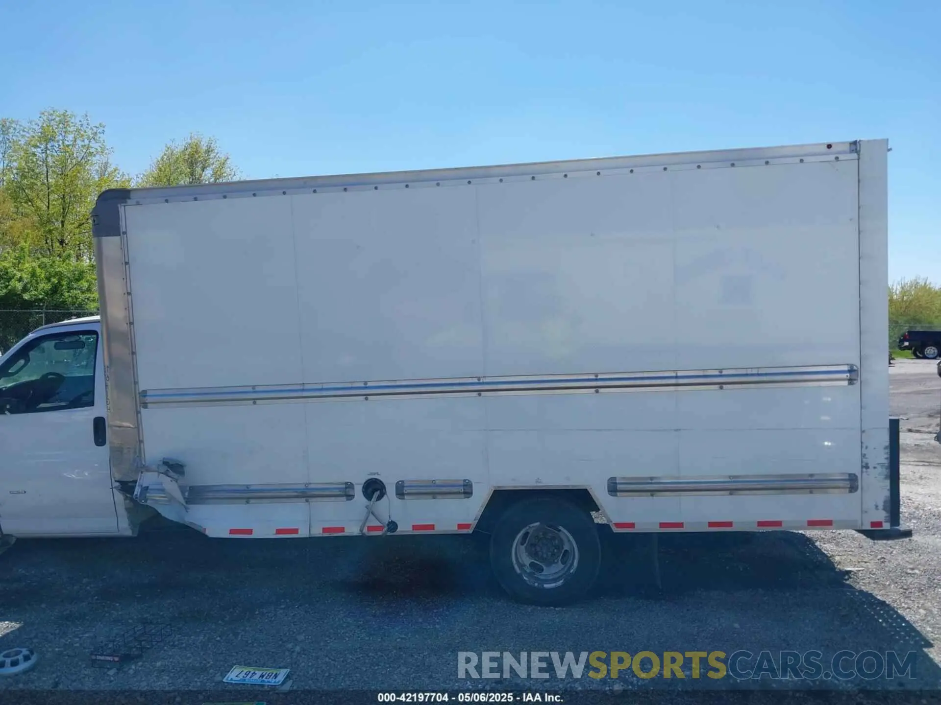 15 Photograph of a damaged car 7GZ37TC71PN004366 GMC SAVANA CUTAWAY 2023