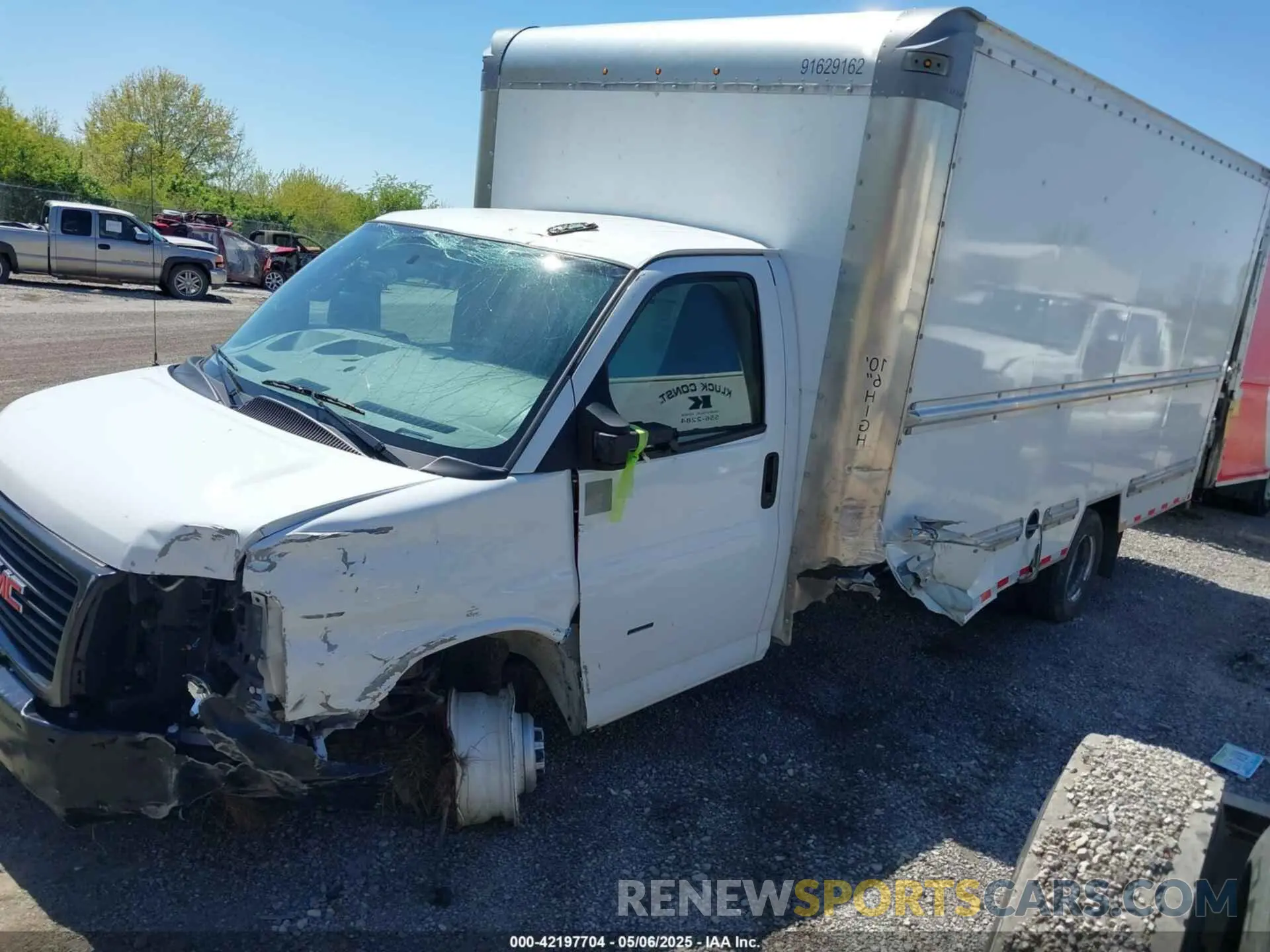 2 Photograph of a damaged car 7GZ37TC71PN004366 GMC SAVANA CUTAWAY 2023