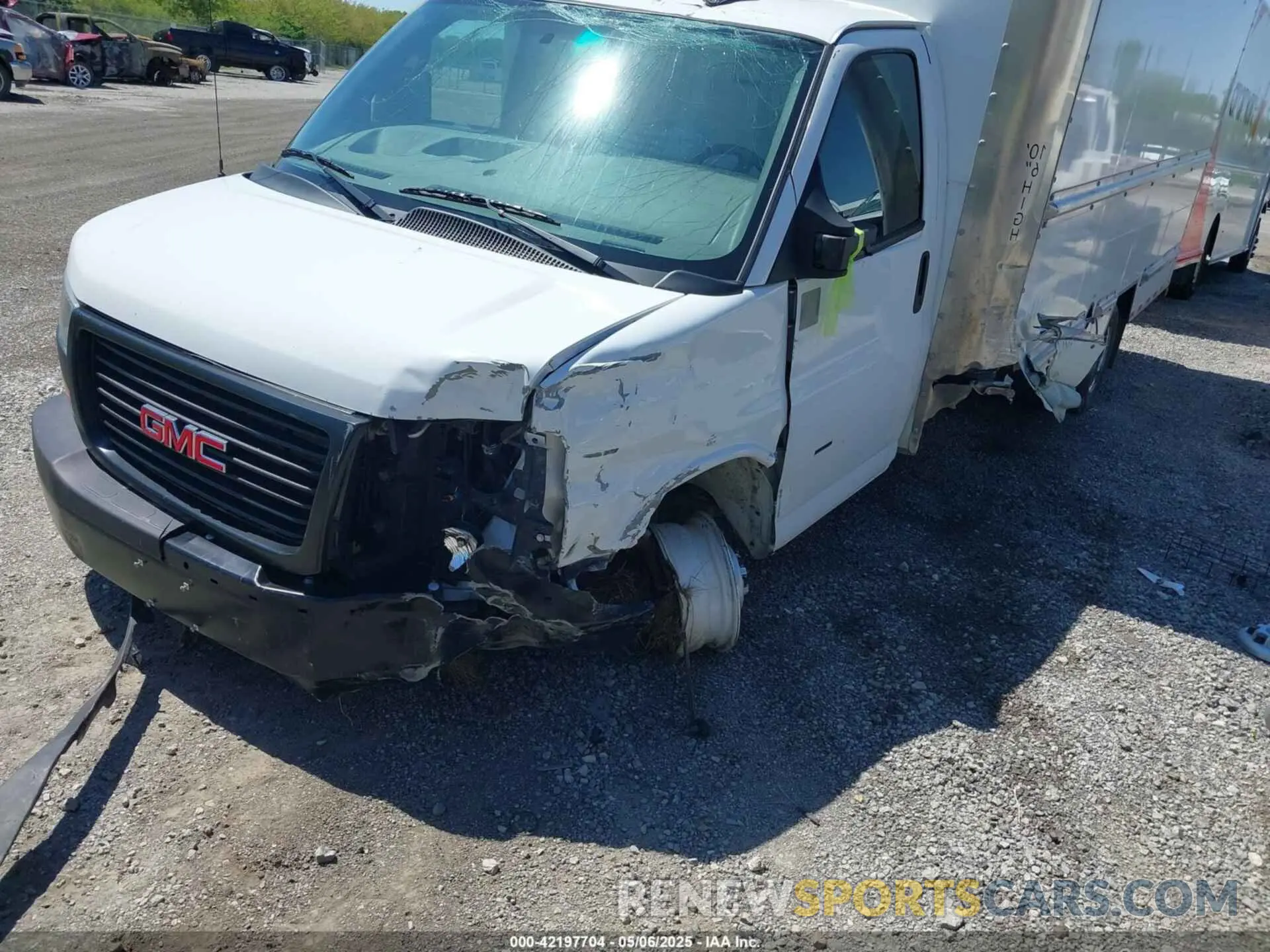 6 Photograph of a damaged car 7GZ37TC71PN004366 GMC SAVANA CUTAWAY 2023