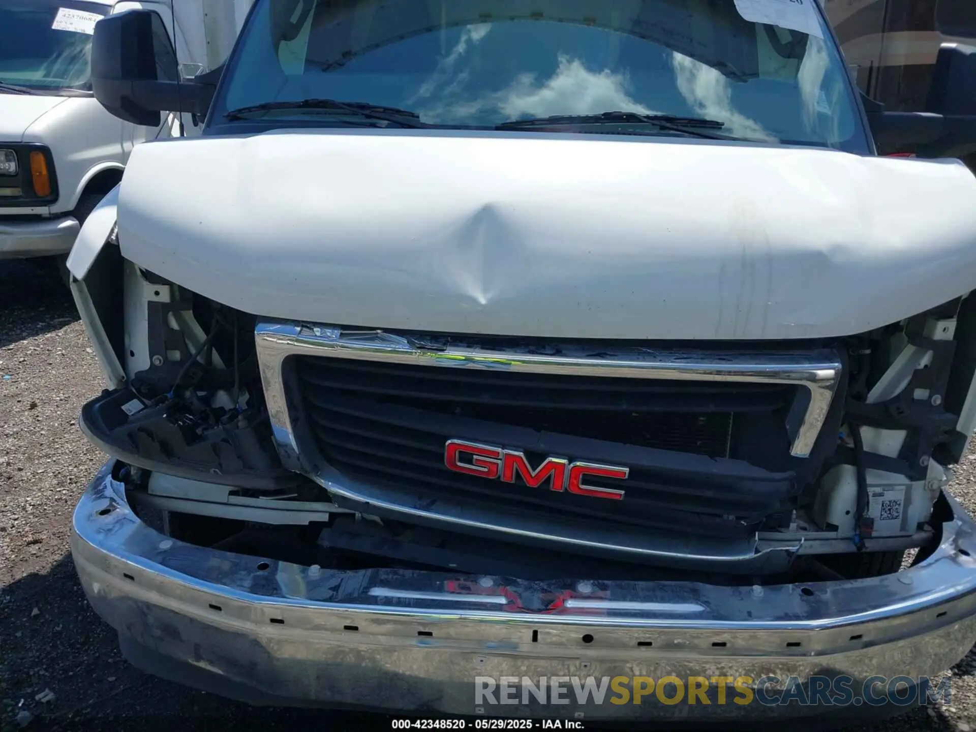 11 Photograph of a damaged car 7GZ67VC72PN000884 GMC SAVANA CUTAWAY 4500 2023