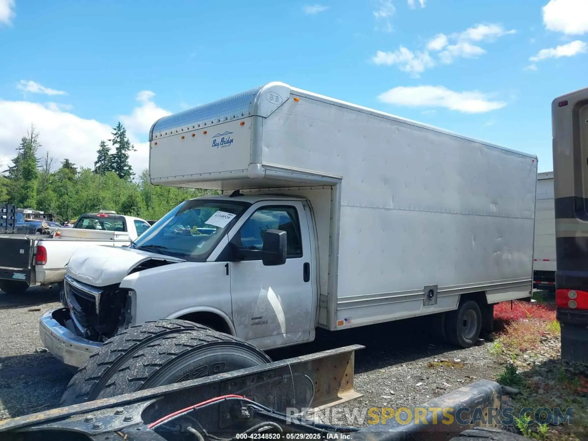 17 Photograph of a damaged car 7GZ67VC72PN000884 GMC SAVANA CUTAWAY 4500 2023