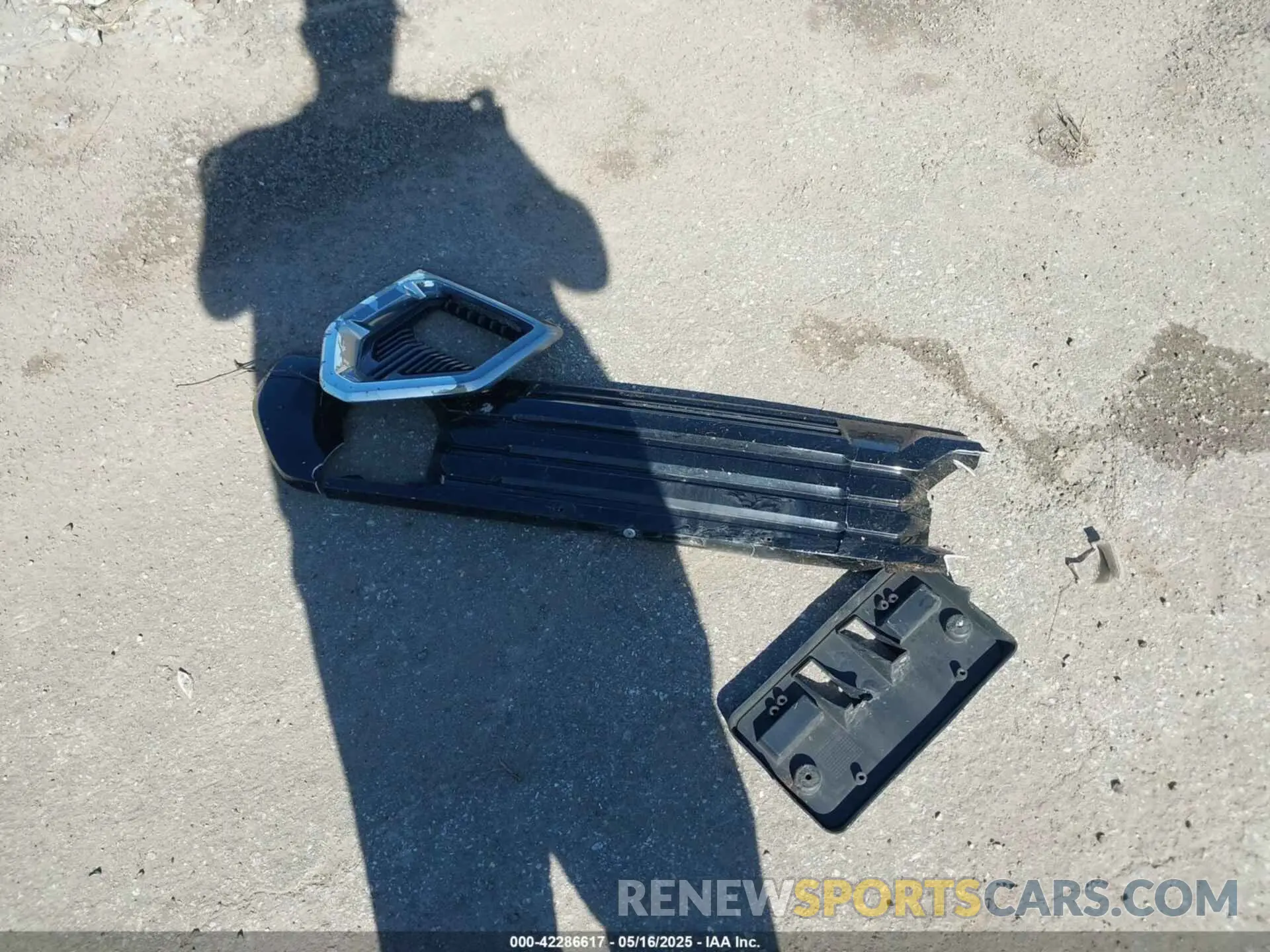 12 Photograph of a damaged car 1GTP9EEL1KZ232898 GMC SIERRA 1500 2019