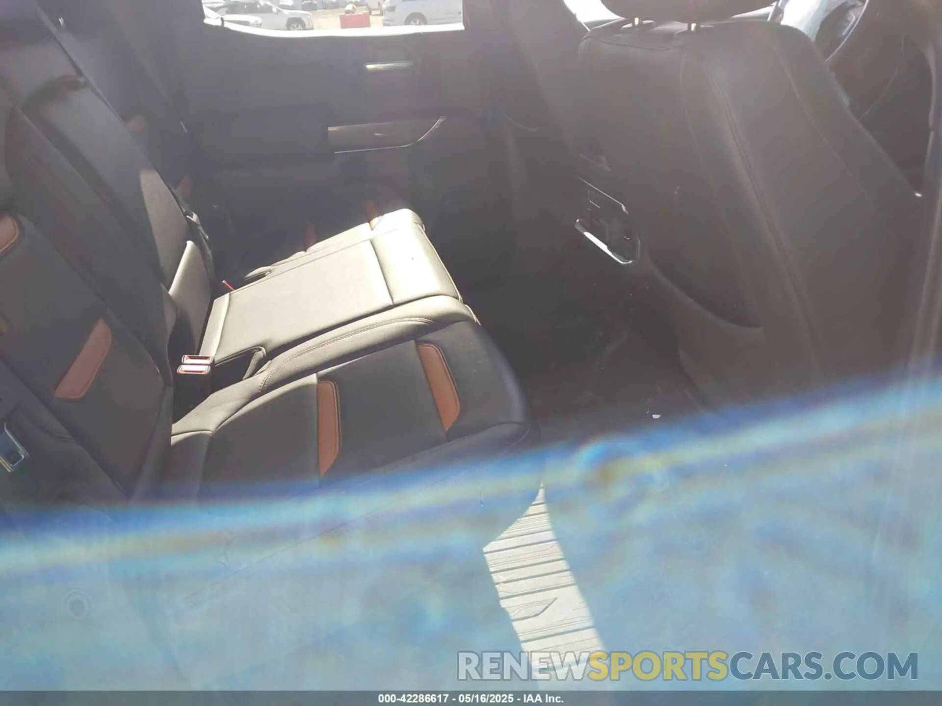 8 Photograph of a damaged car 1GTP9EEL1KZ232898 GMC SIERRA 1500 2019