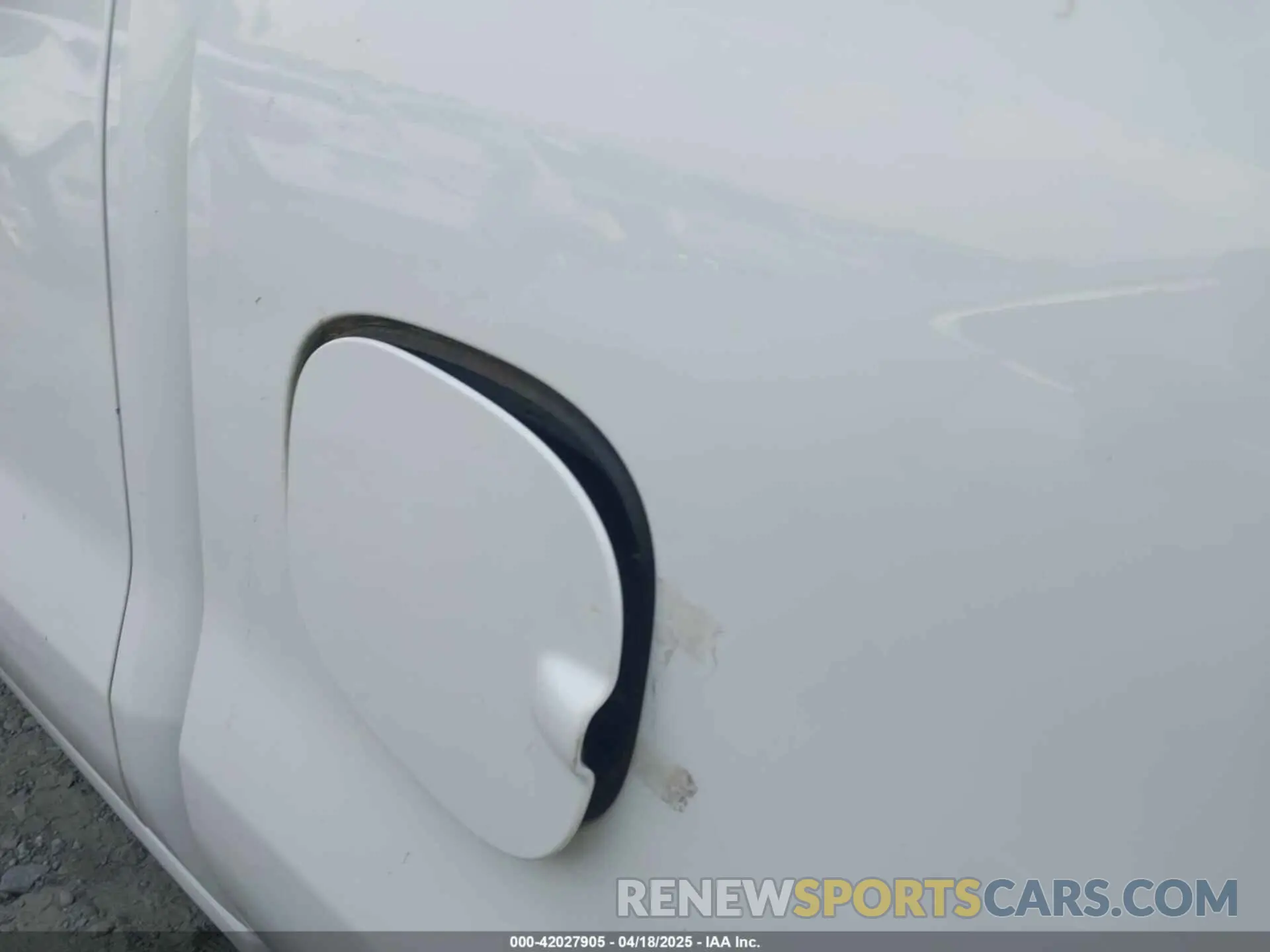 19 Photograph of a damaged car 1GTR8AEH5KZ311510 GMC SIERRA 1500 2019