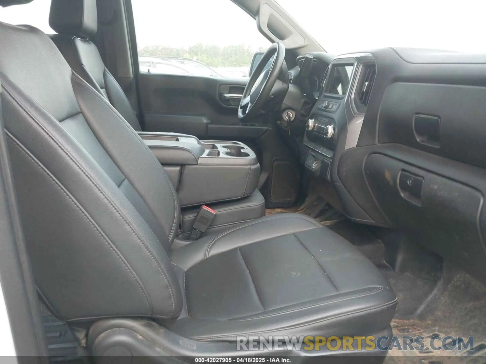 5 Photograph of a damaged car 1GTR8AEH5KZ311510 GMC SIERRA 1500 2019