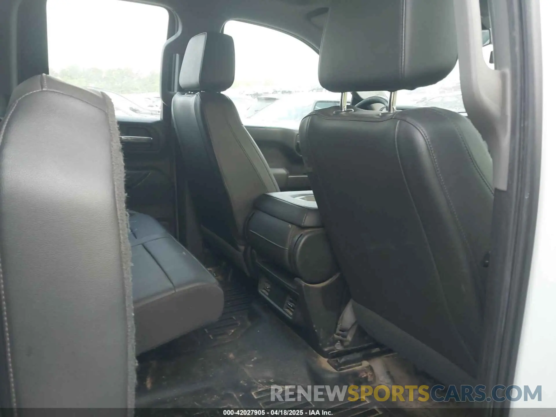 8 Photograph of a damaged car 1GTR8AEH5KZ311510 GMC SIERRA 1500 2019
