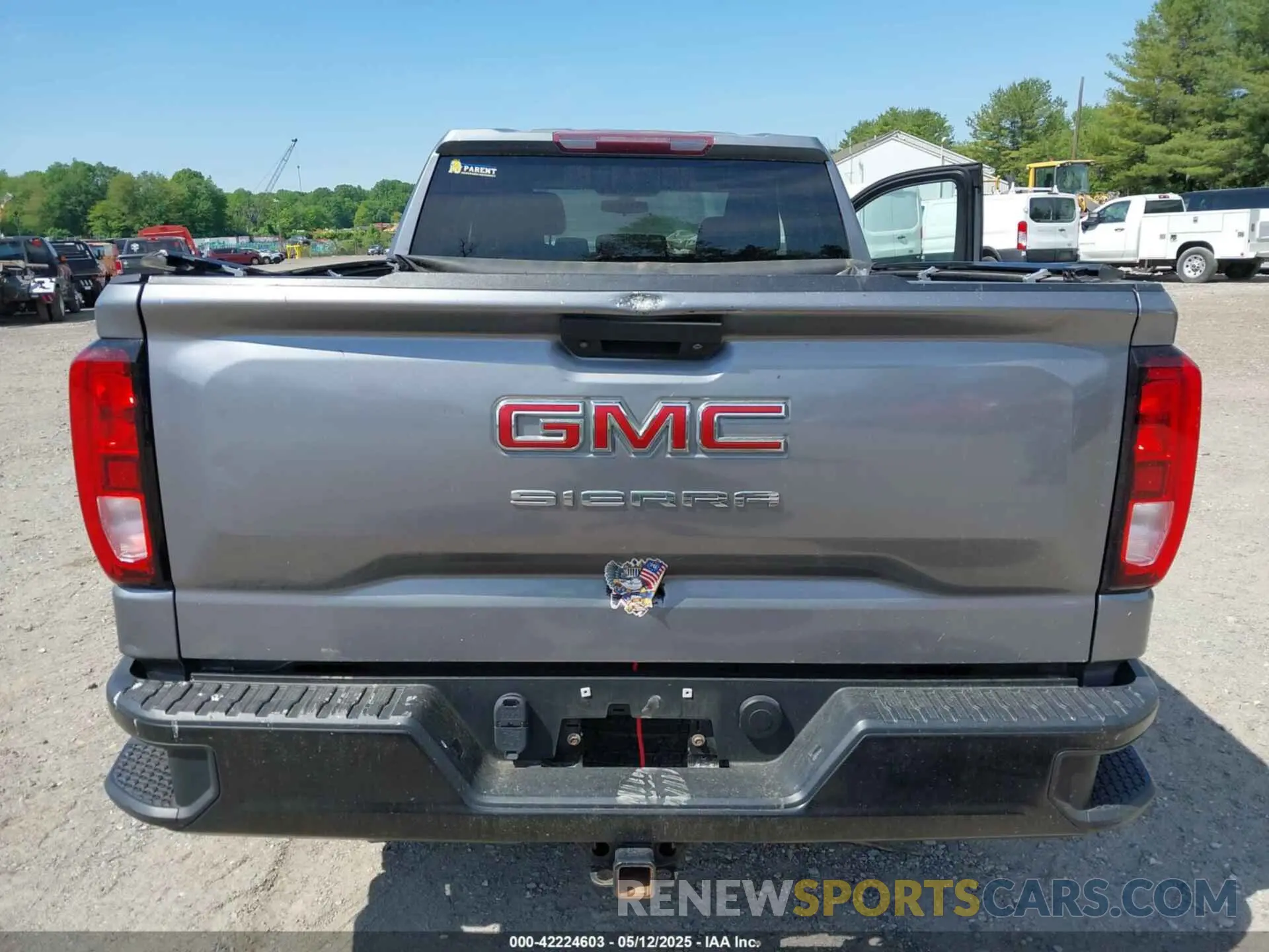 16 Photograph of a damaged car 1GTR9AEF0KZ355488 GMC SIERRA 1500 2019