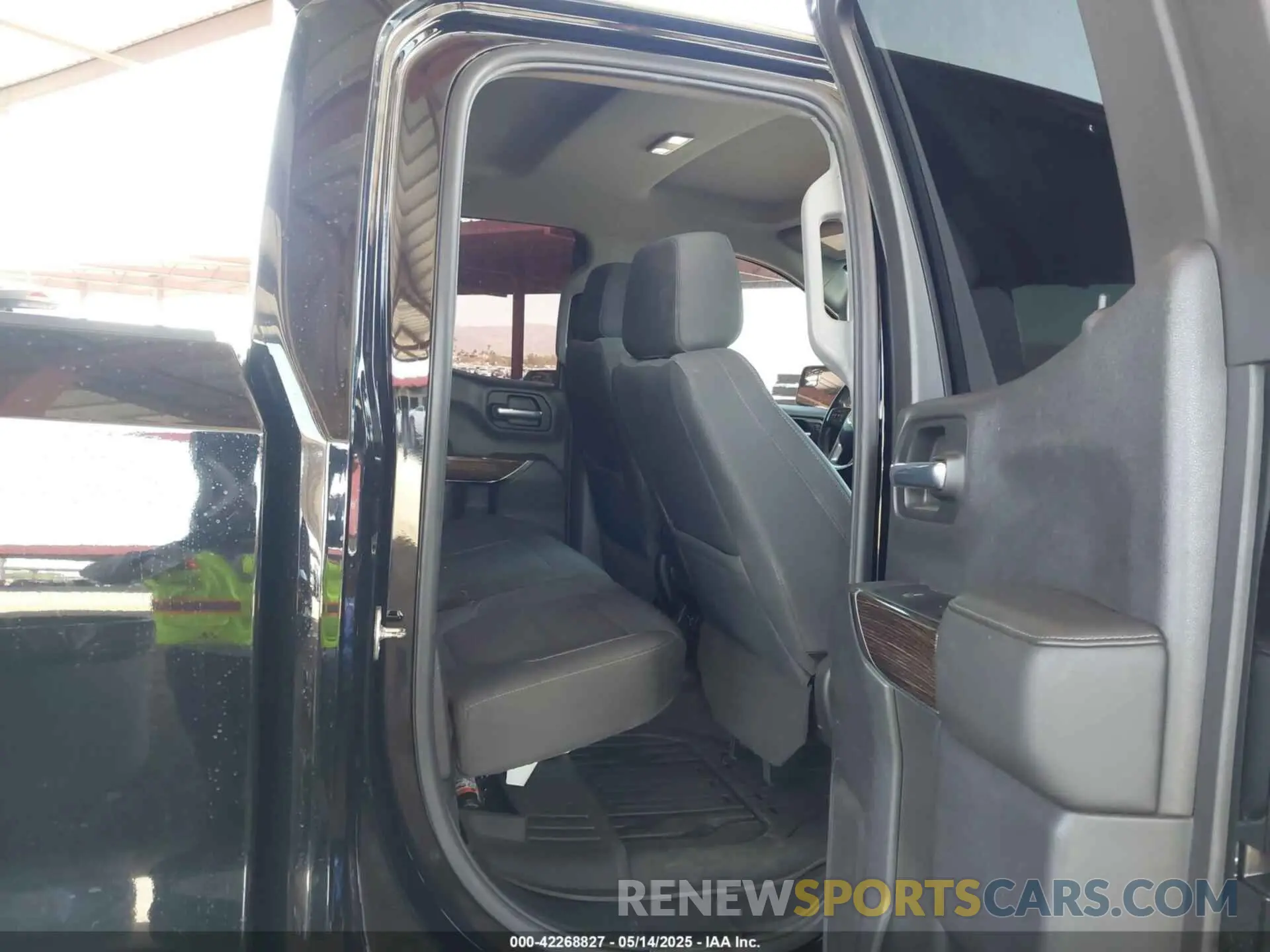 8 Photograph of a damaged car 1GTR9CED5KZ165373 GMC SIERRA 1500 2019
