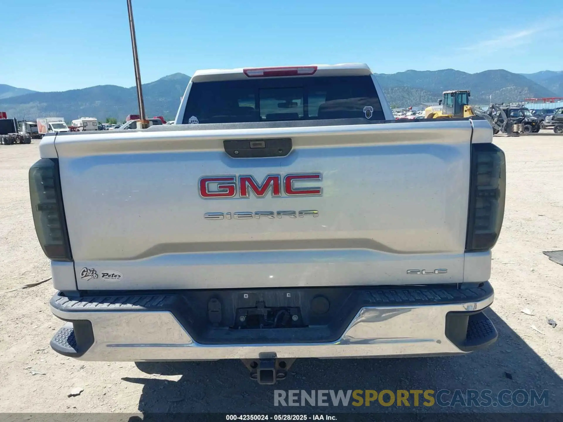 17 Photograph of a damaged car 1GTU9BED7KZ341182 GMC SIERRA 1500 2019